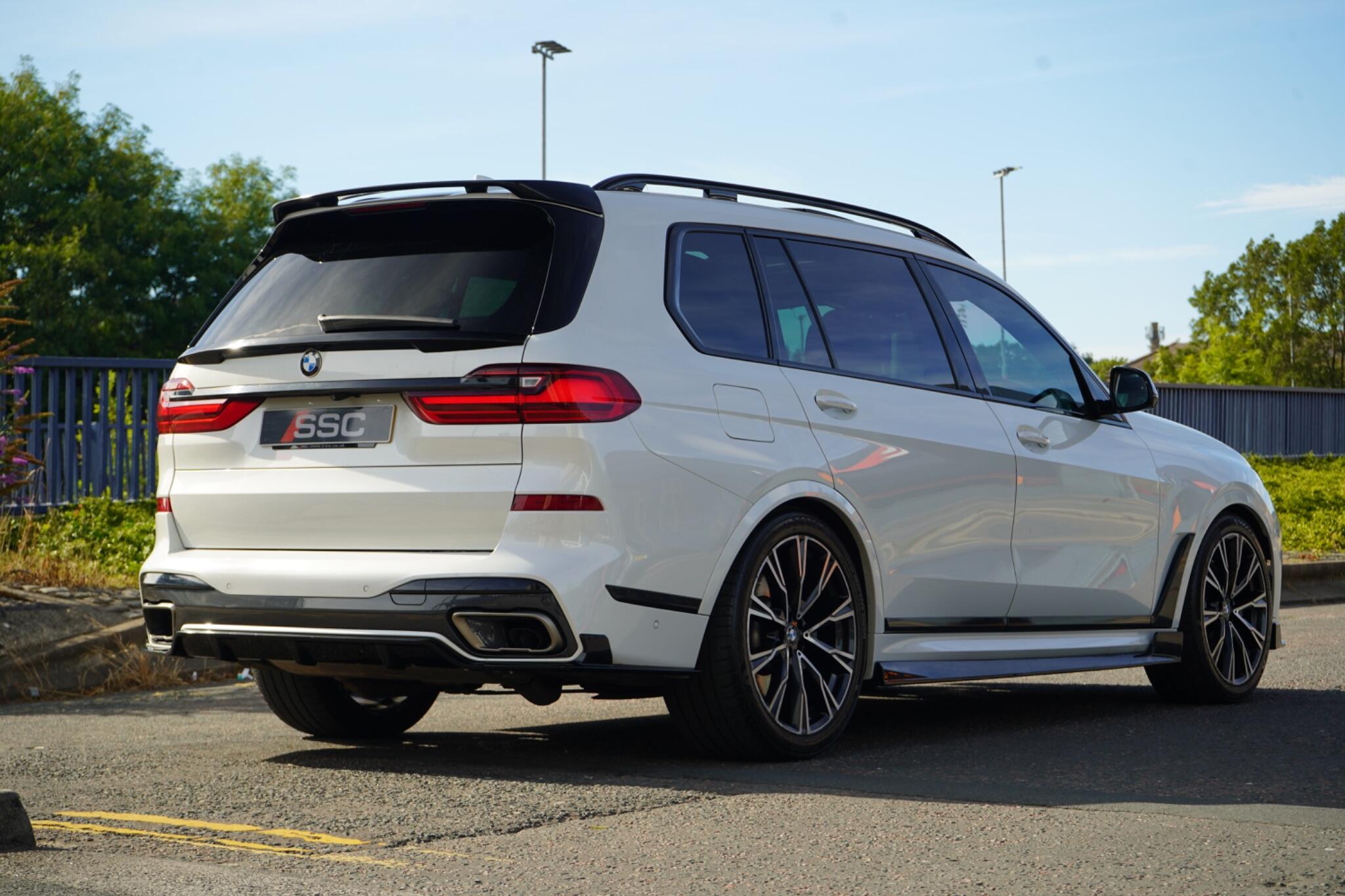BMW X7 view 16