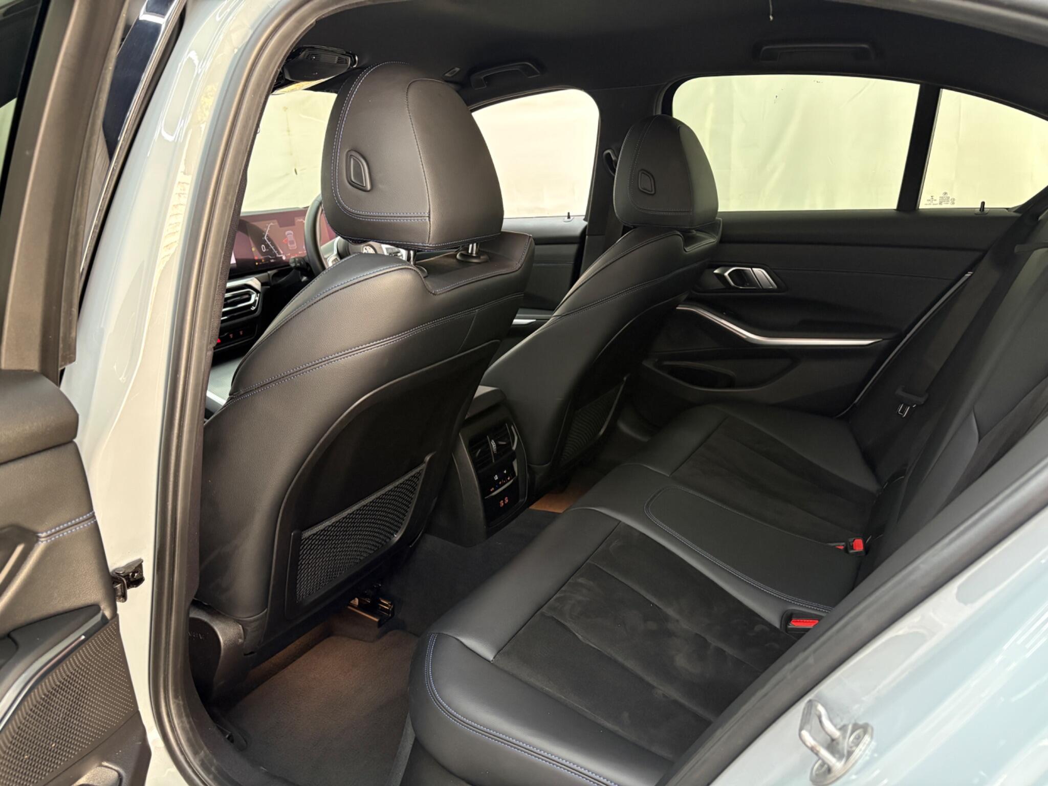 BMW 3 Series view 21