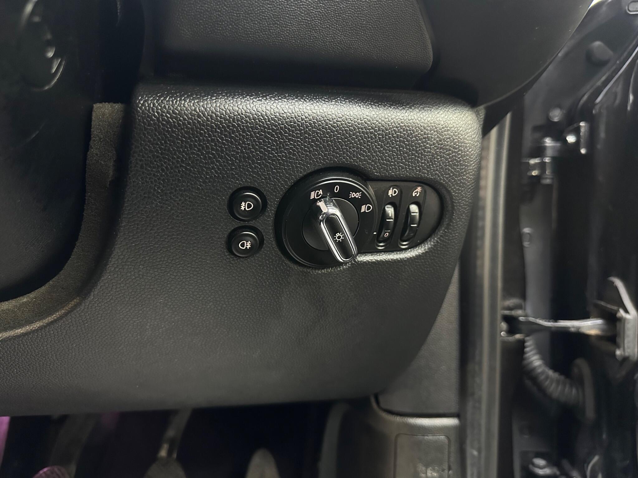 Mini Hatch view 31