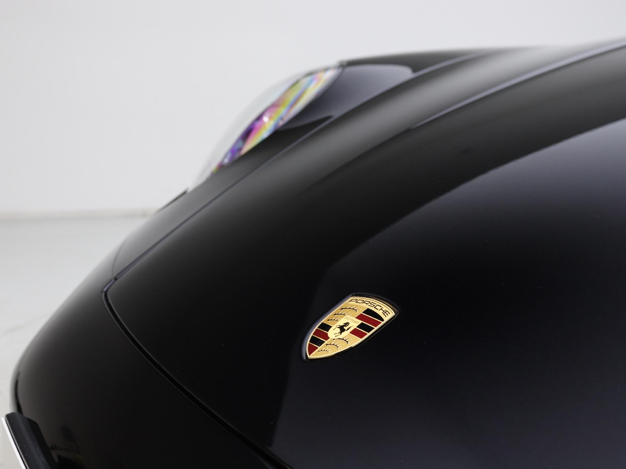 Porsche 911 view 23