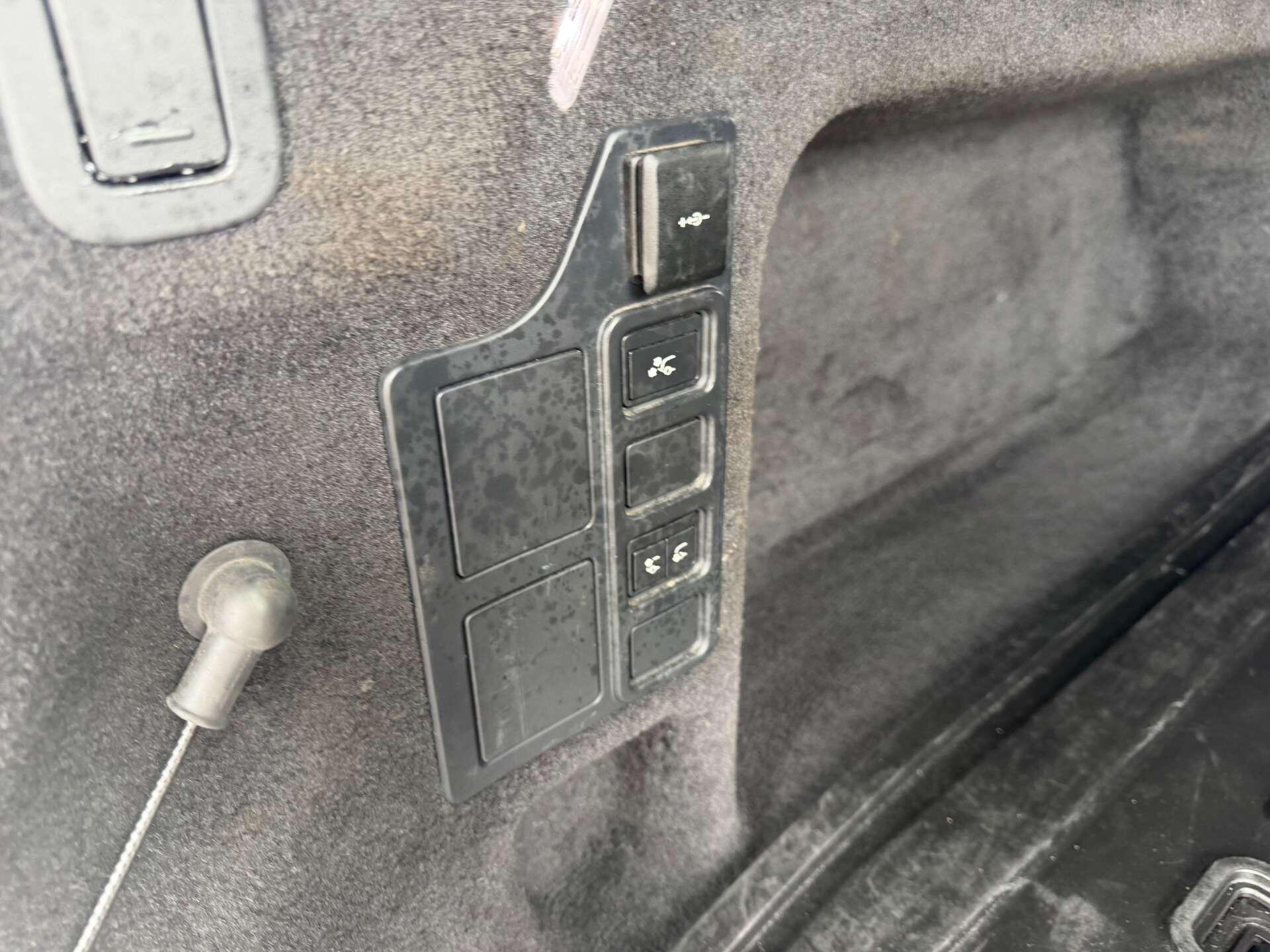 Land Rover Discovery view 18