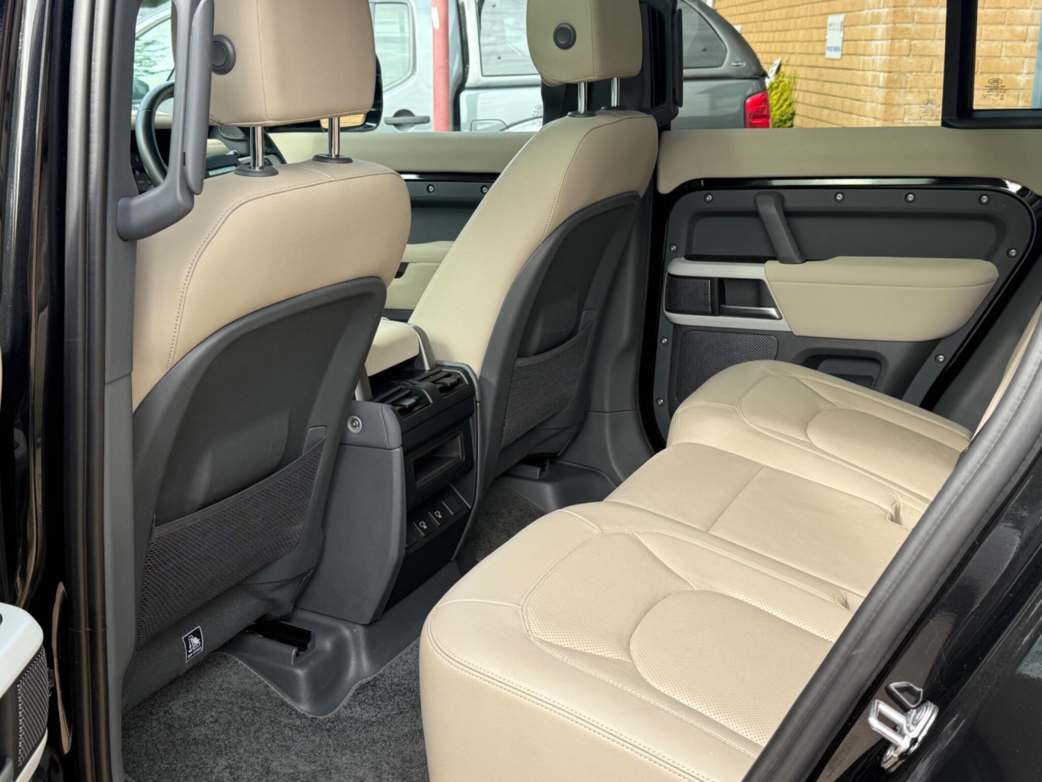 Land Rover Defender view 43