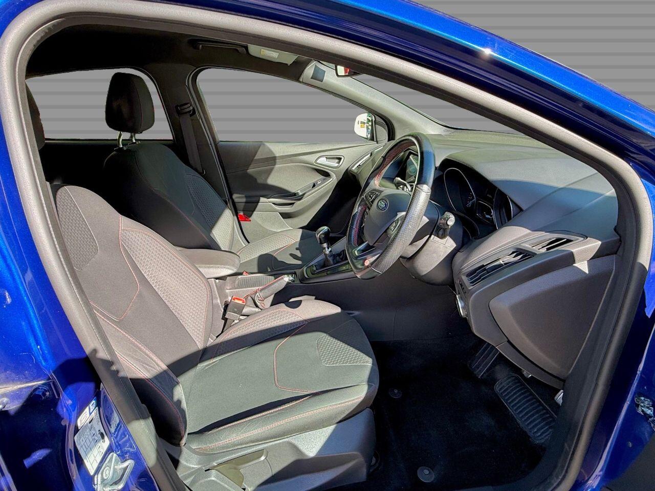 Ford Focus view 17
