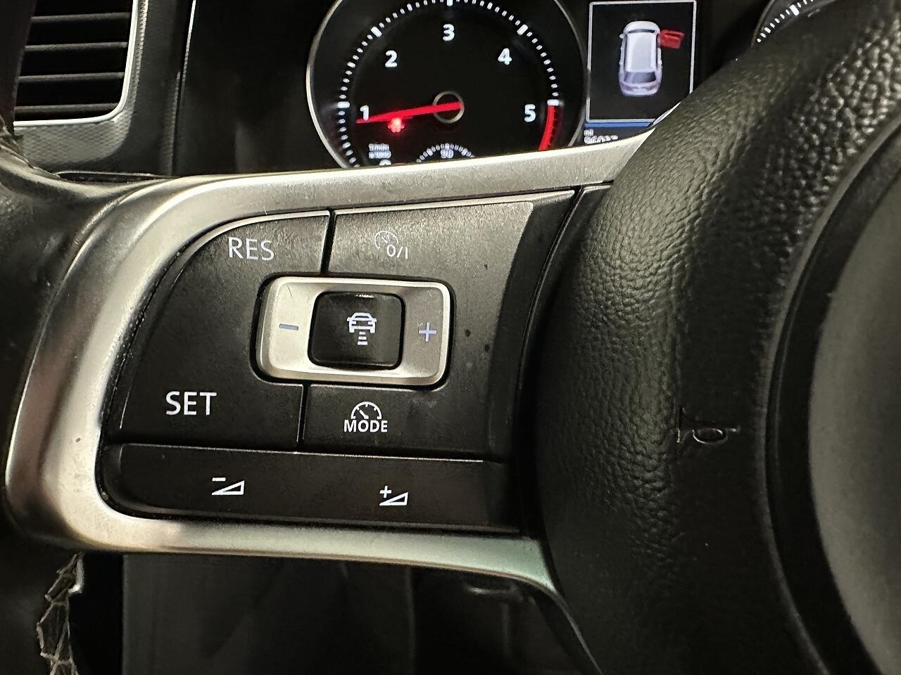 Volkswagen Golf view 12