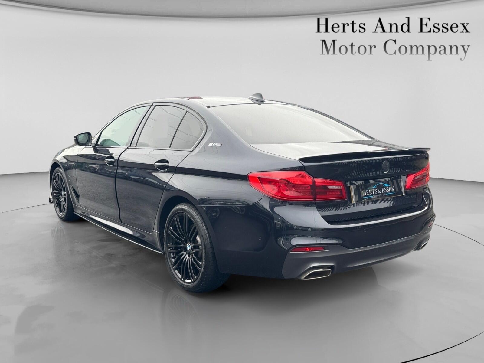 BMW 5 Series view 4