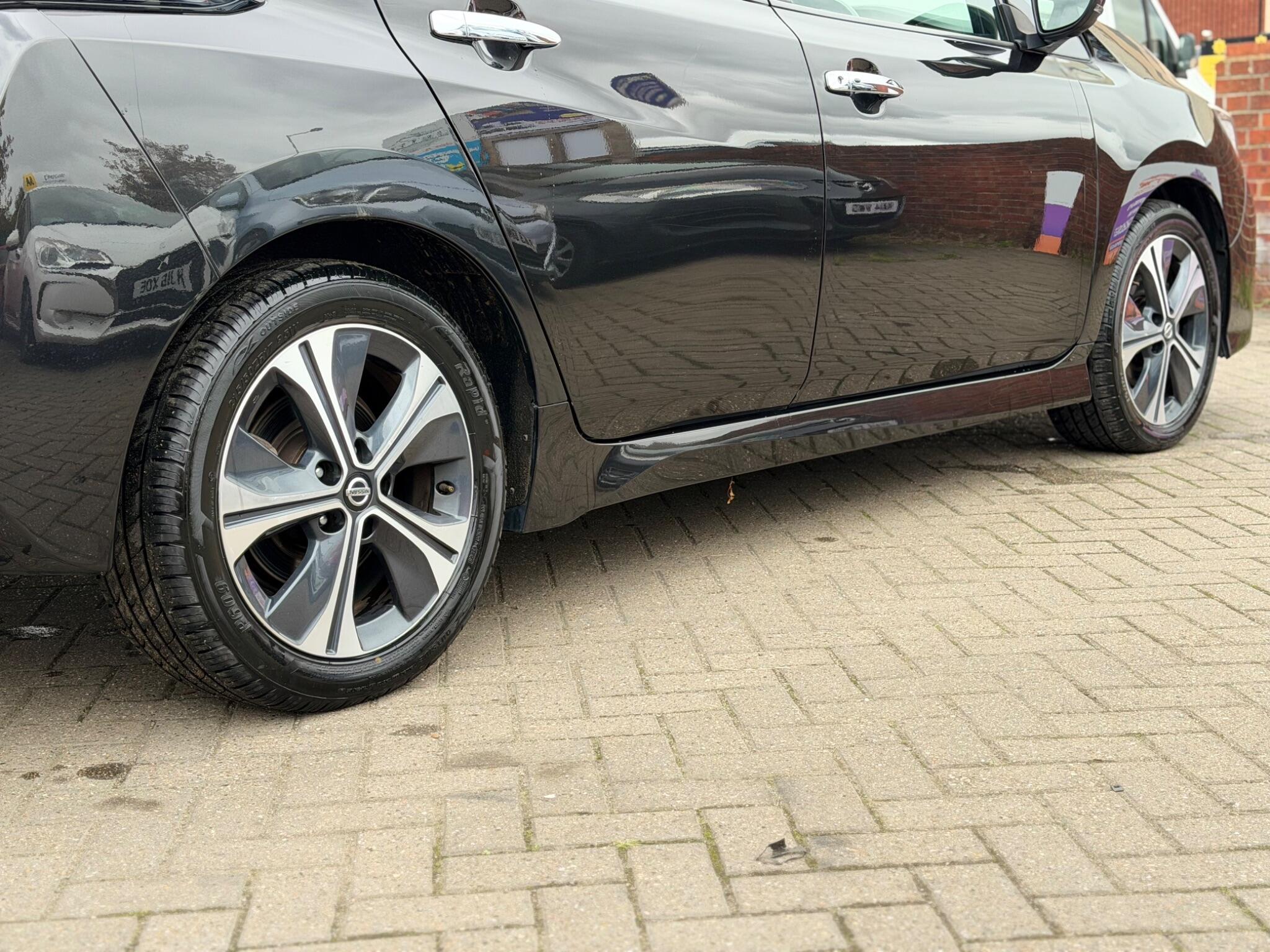 Nissan Leaf view 10