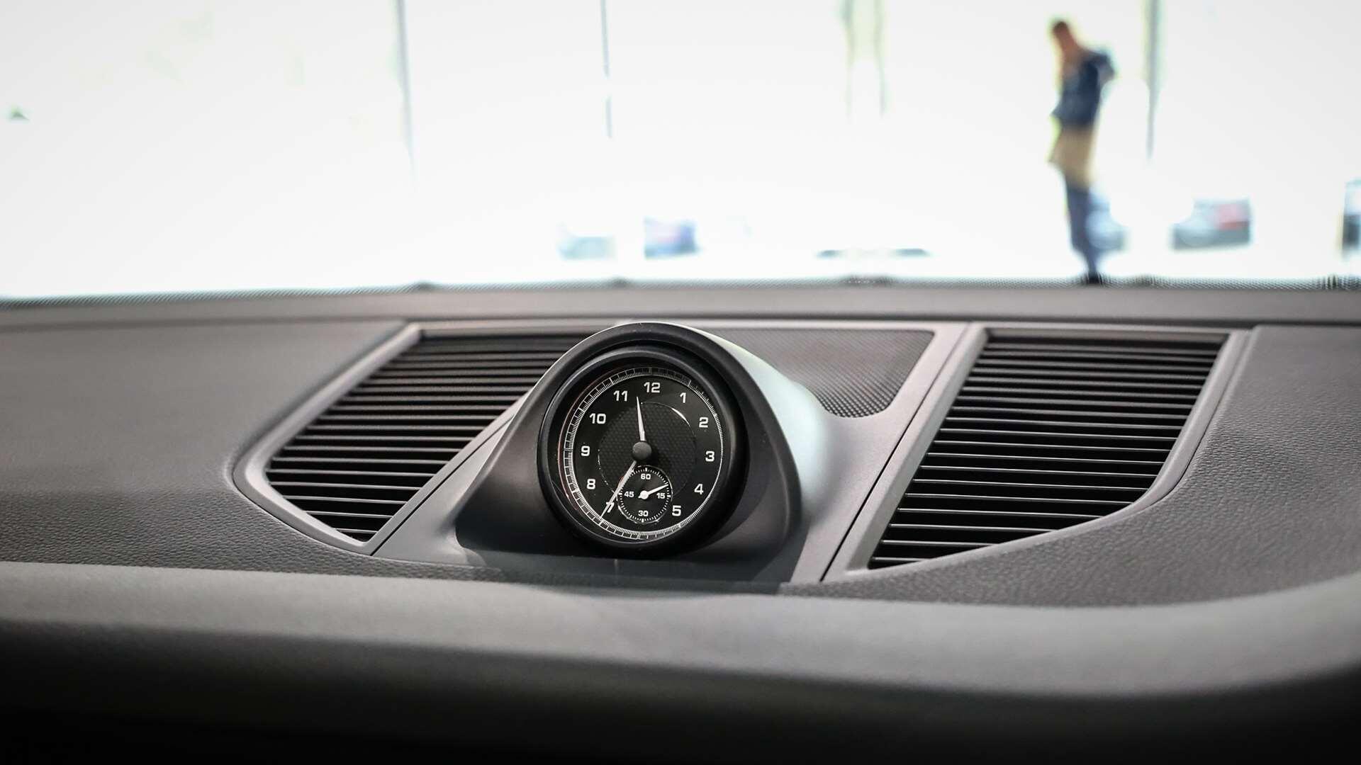 Porsche Macan view 20