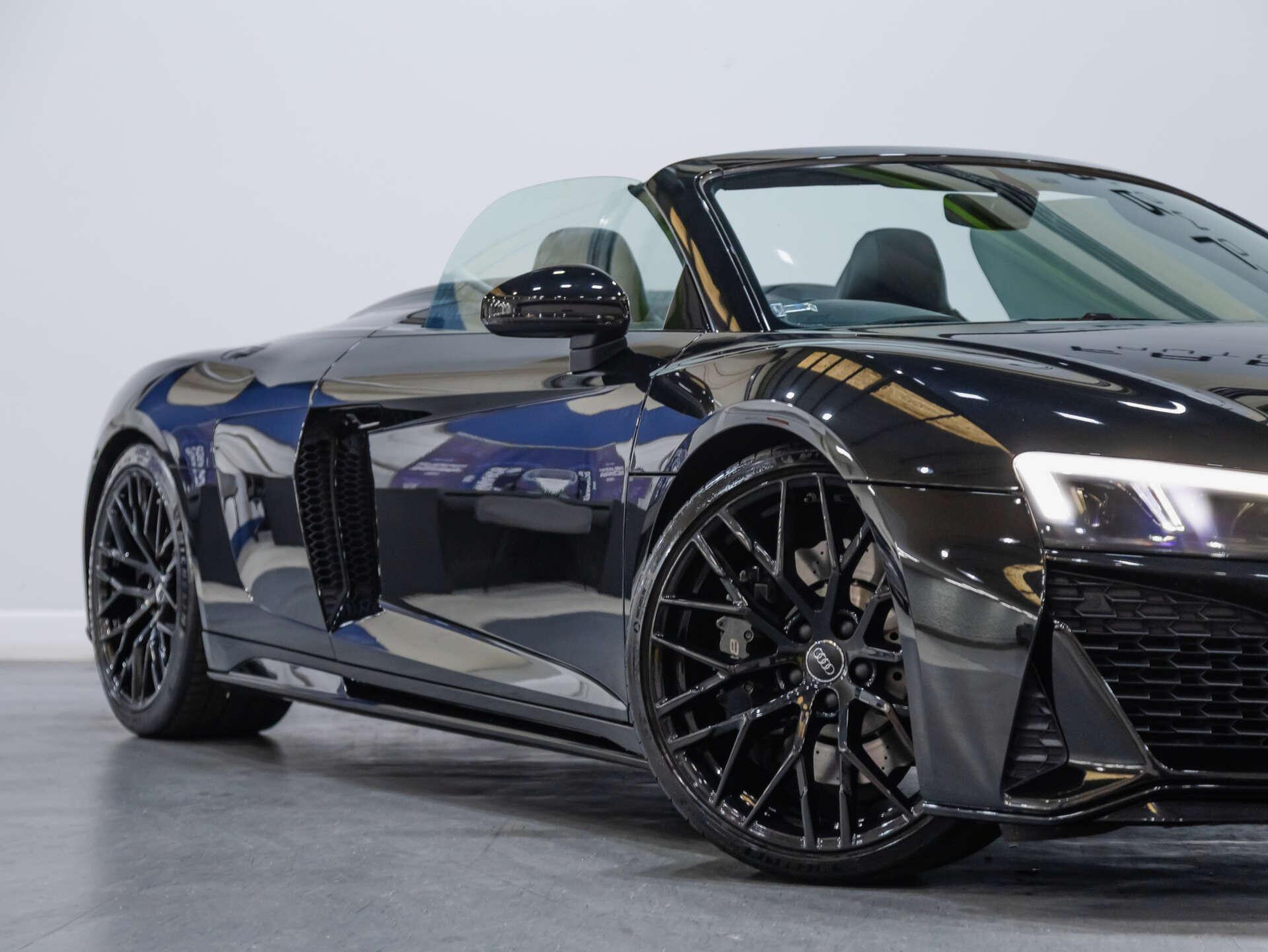 Audi R8 view 12