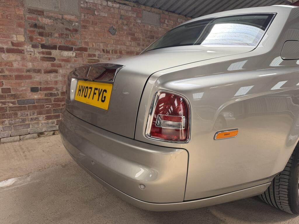Rolls-Royce Phantom view 44