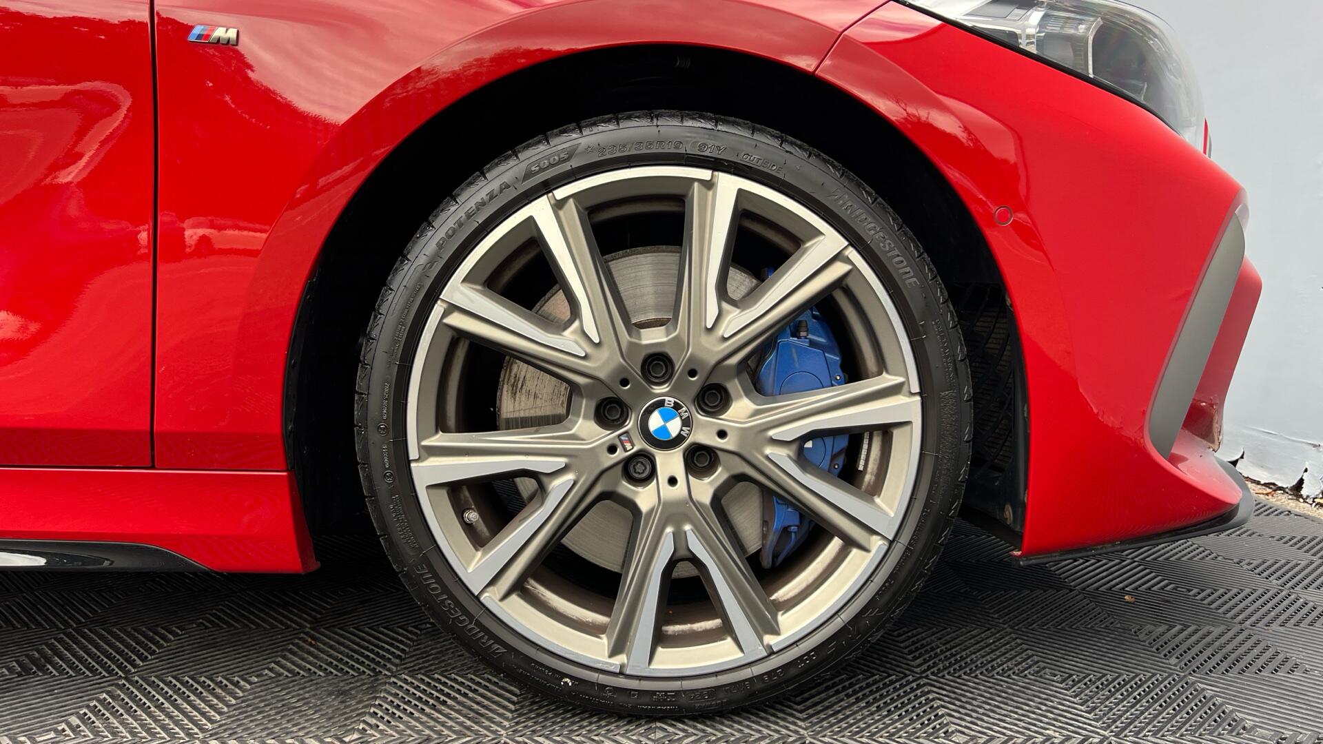 BMW 1 Series view 14