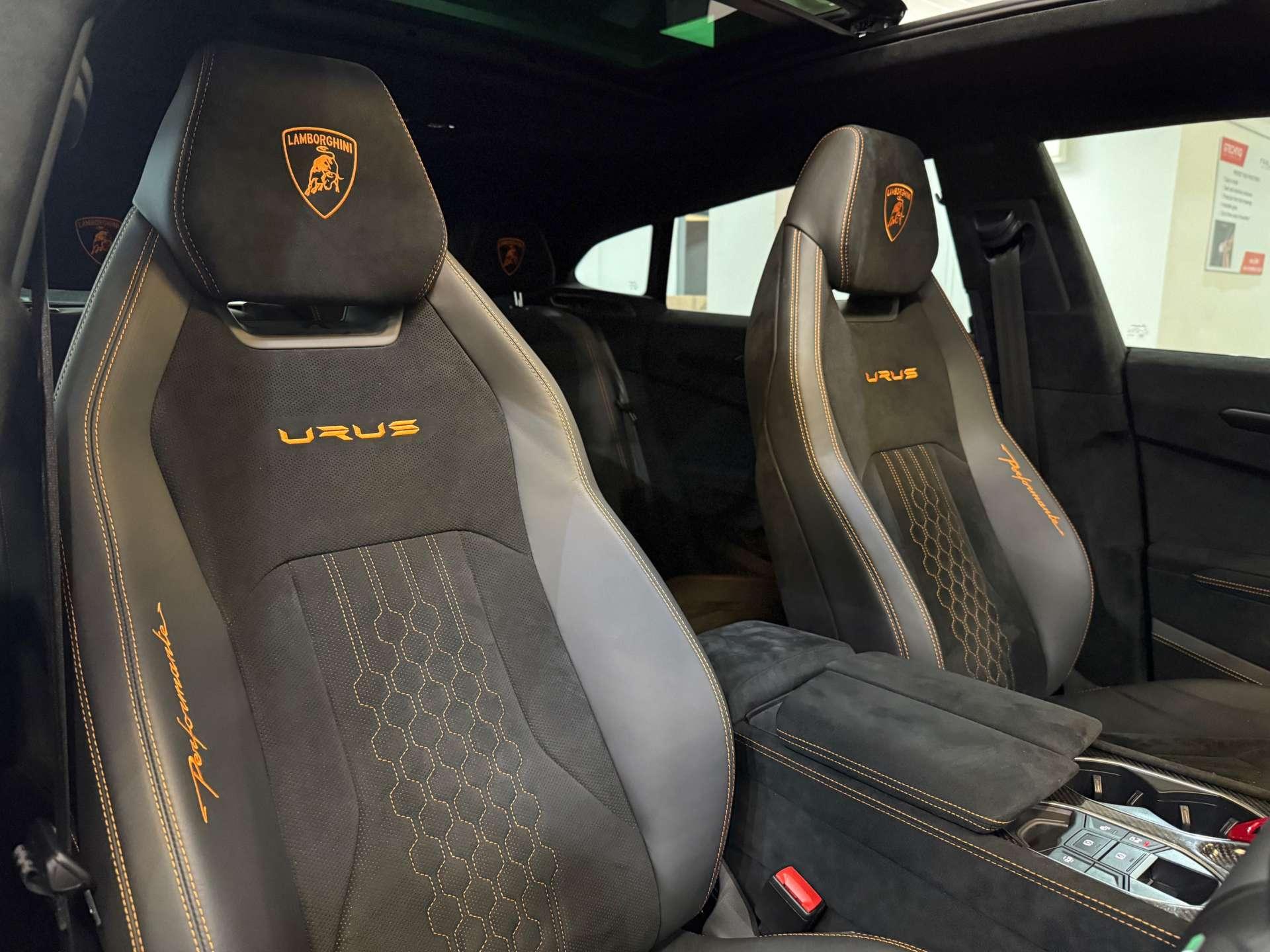 Lamborghini Urus view 33