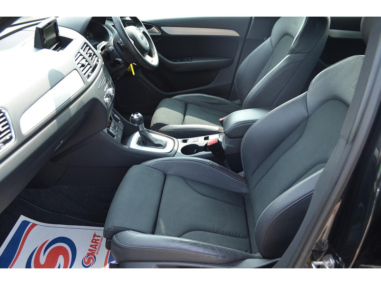 Audi Q3 view 21