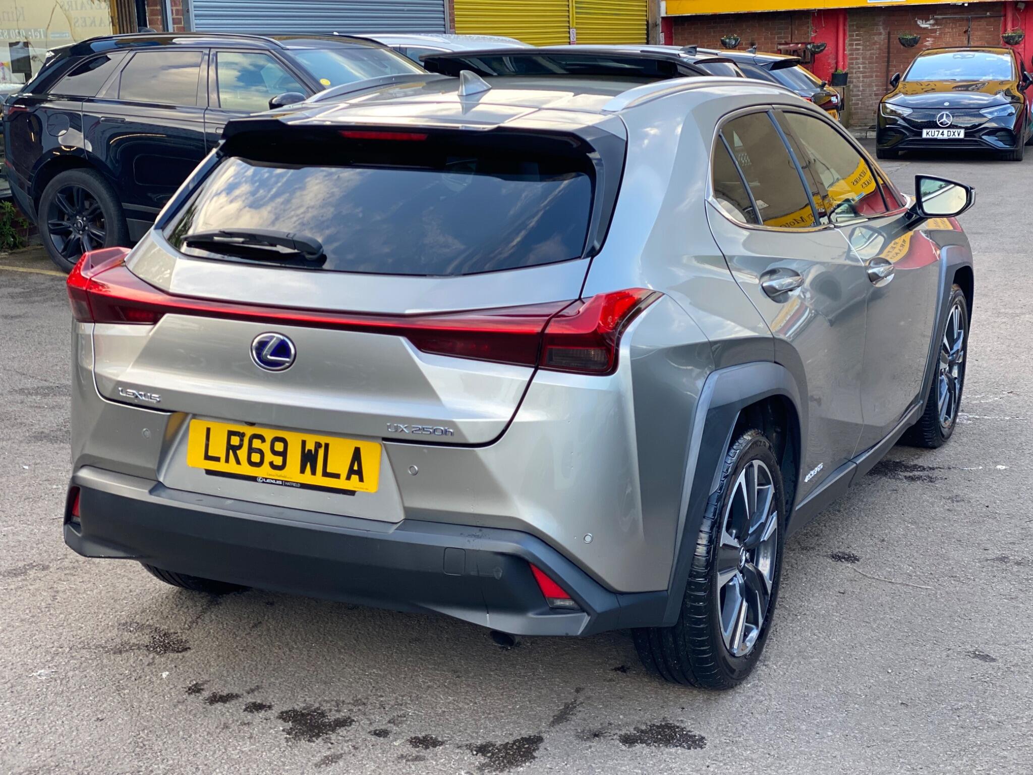 Lexus Ux view 11