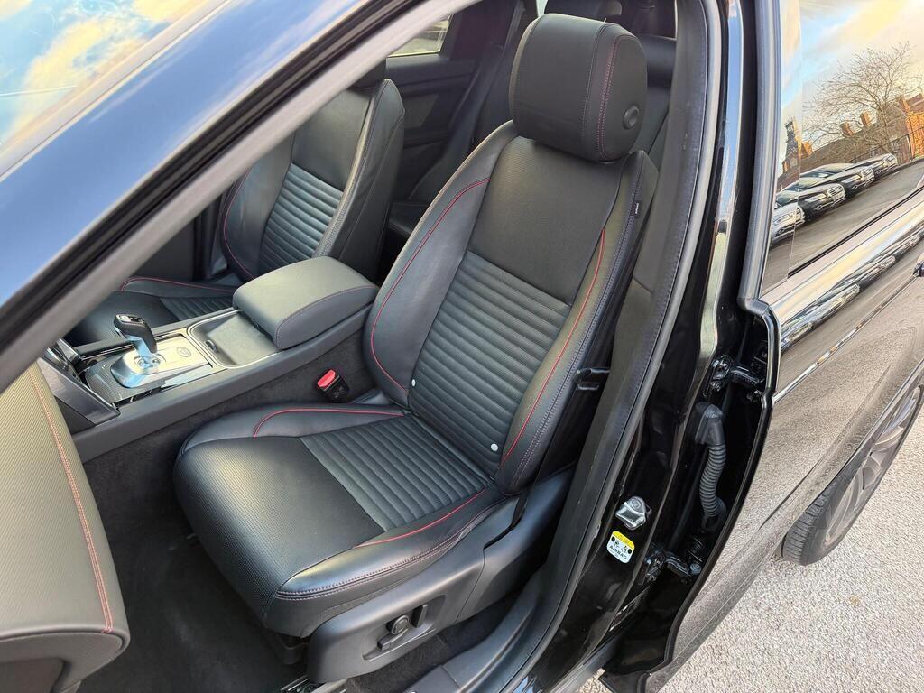 Land Rover Discovery Sport view 17