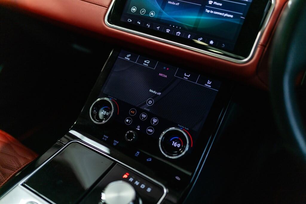Land Rover Range Rover Velar view 35