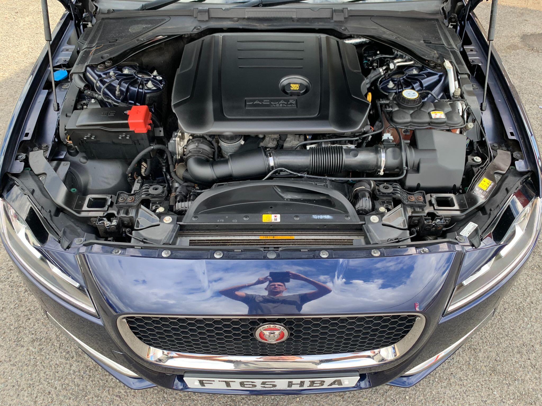 Jaguar XF view 50