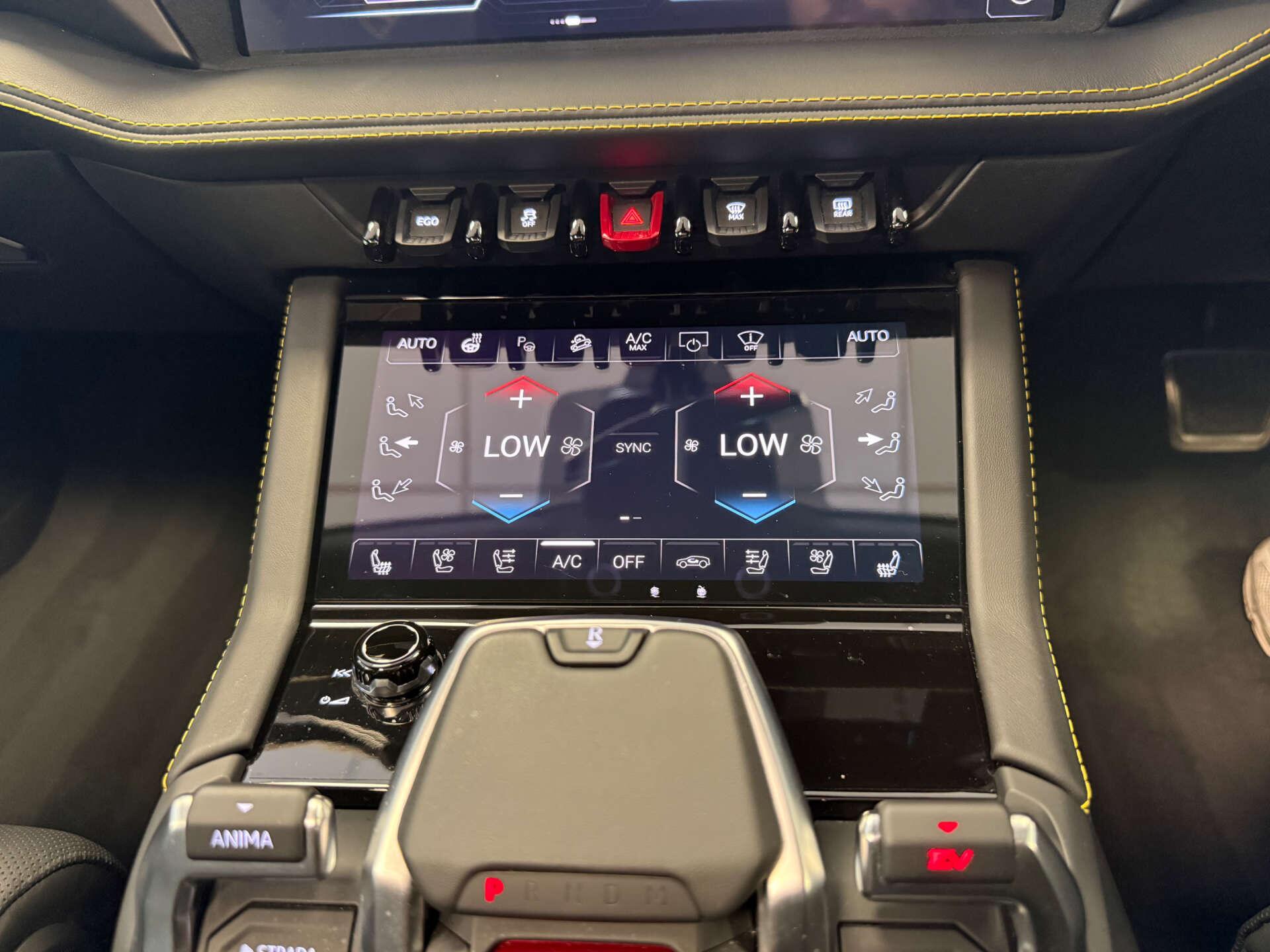 Lamborghini Urus view 28