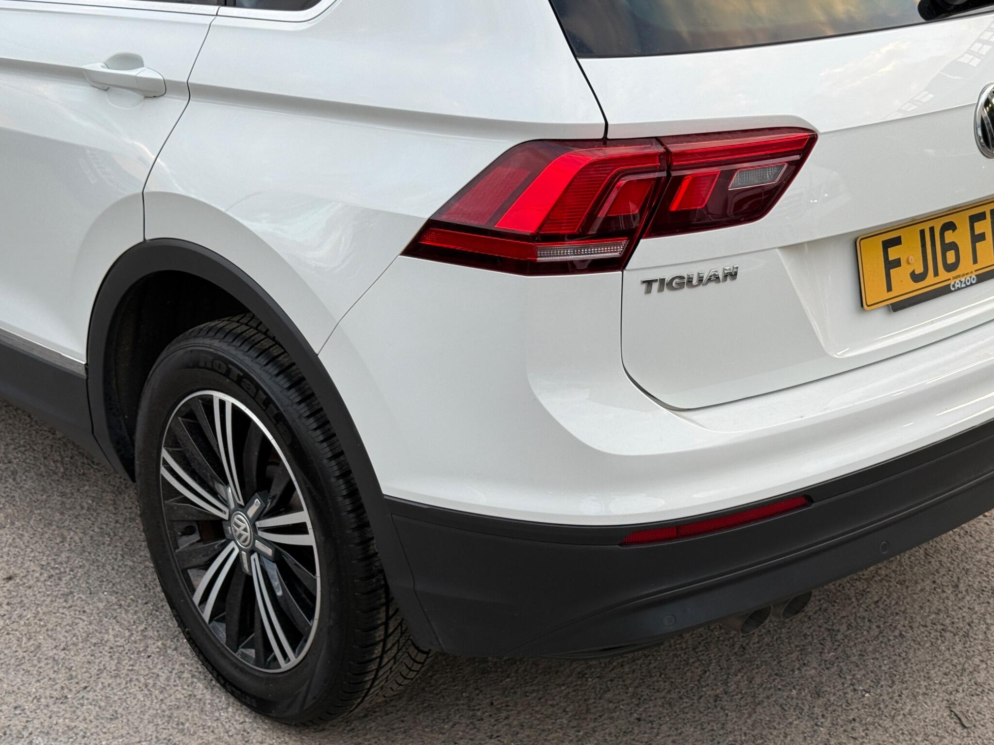 Volkswagen Tiguan - Image 25