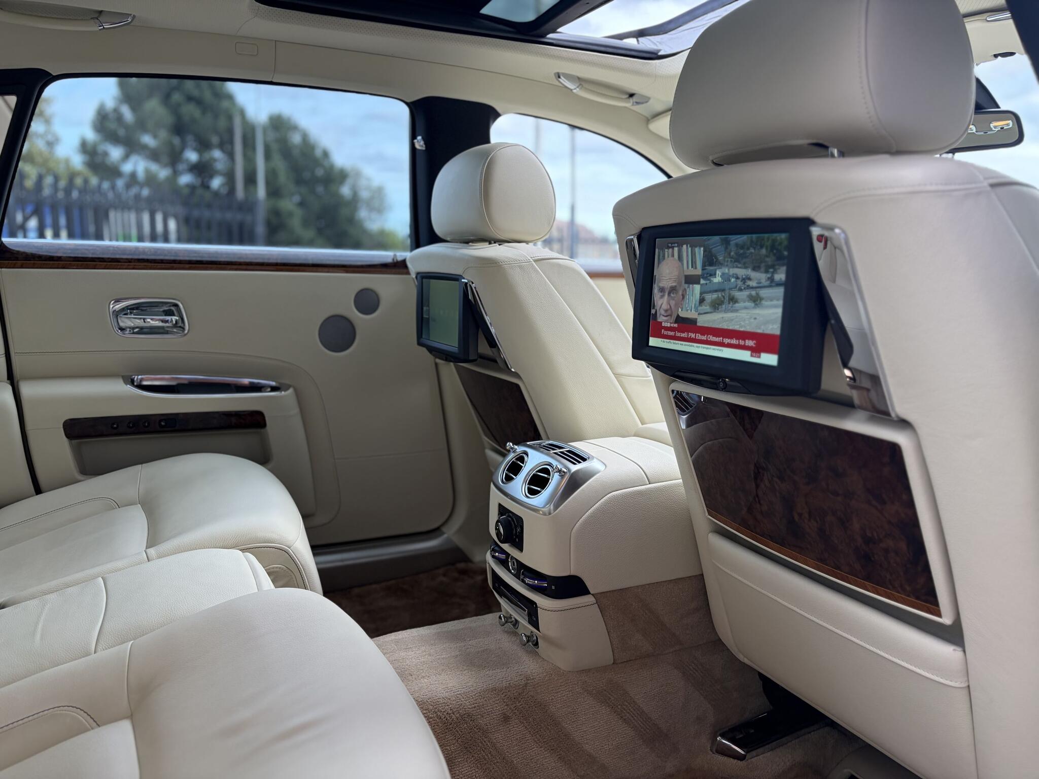 Rolls-Royce Ghost view 39