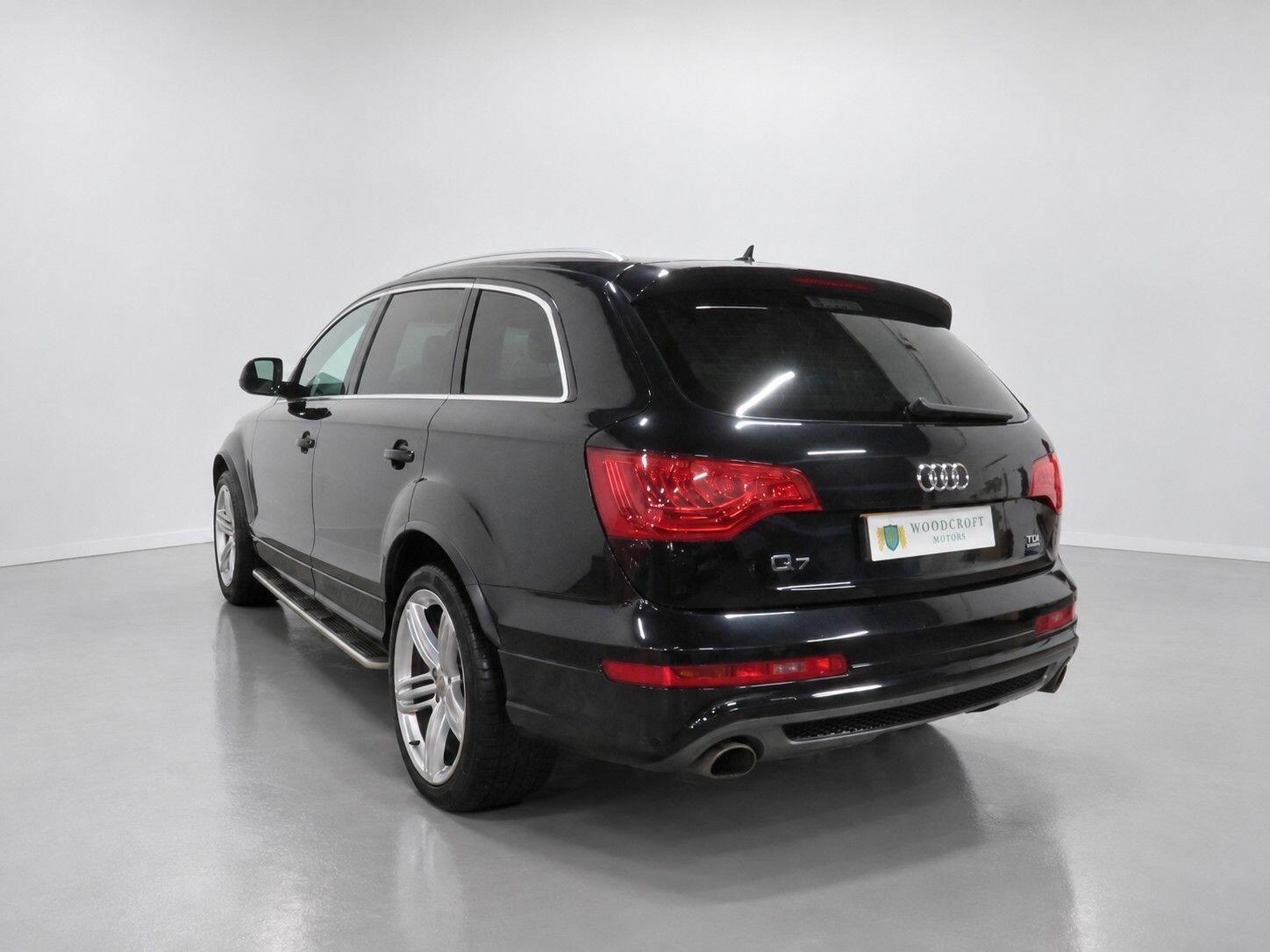 Audi Q7 view 7