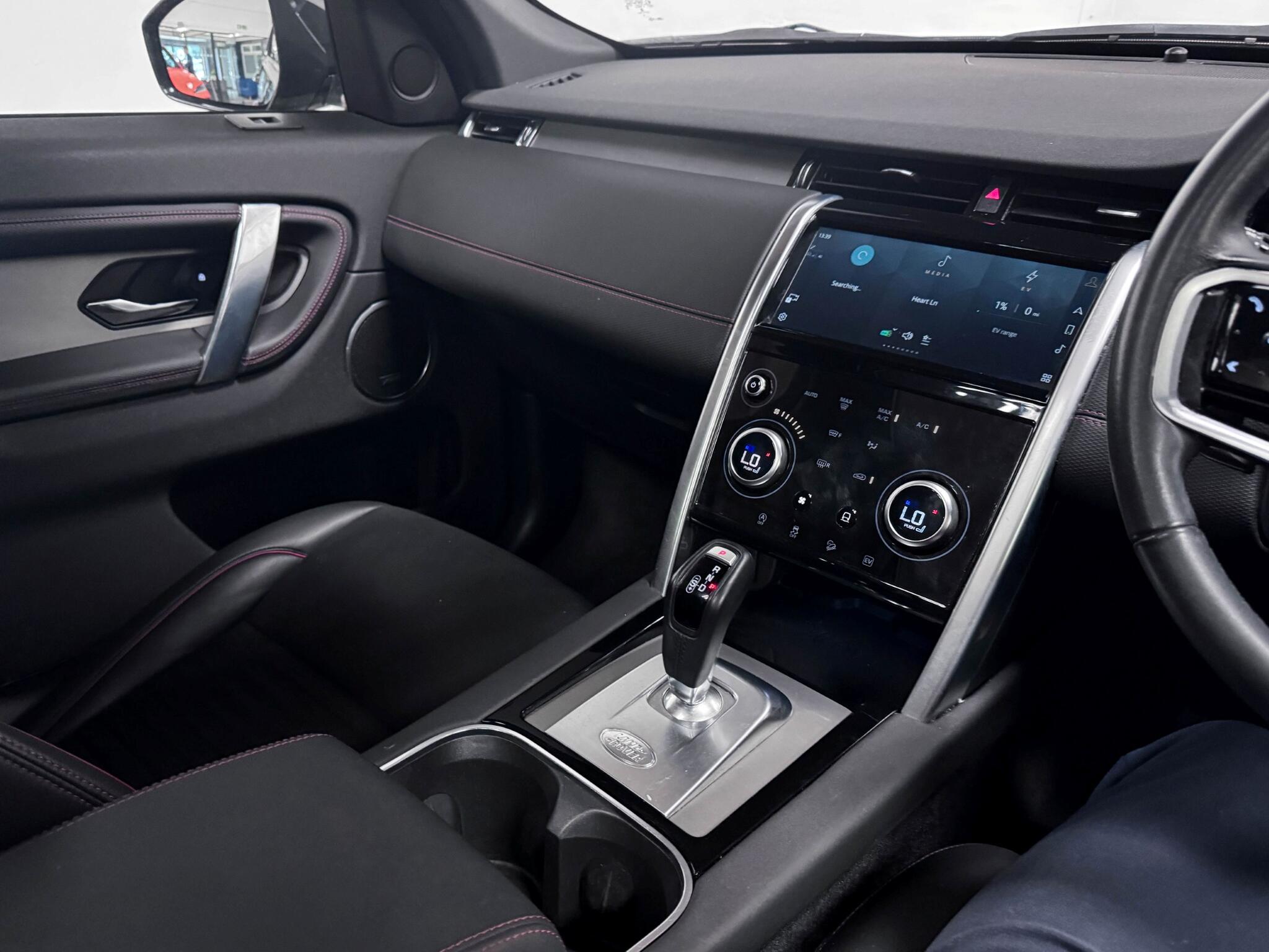 Land Rover Discovery Sport view 33