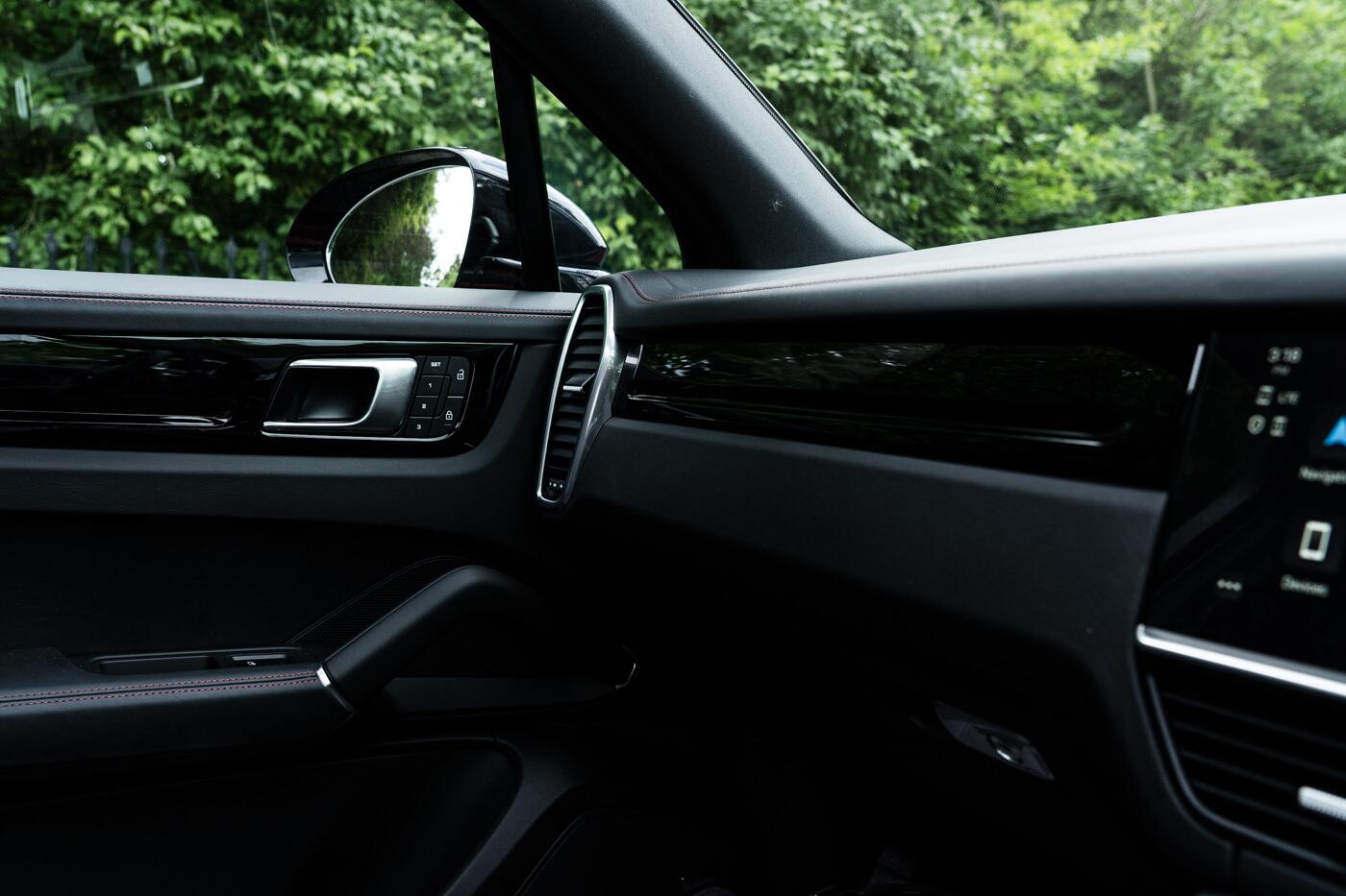 Porsche Cayenne view 34