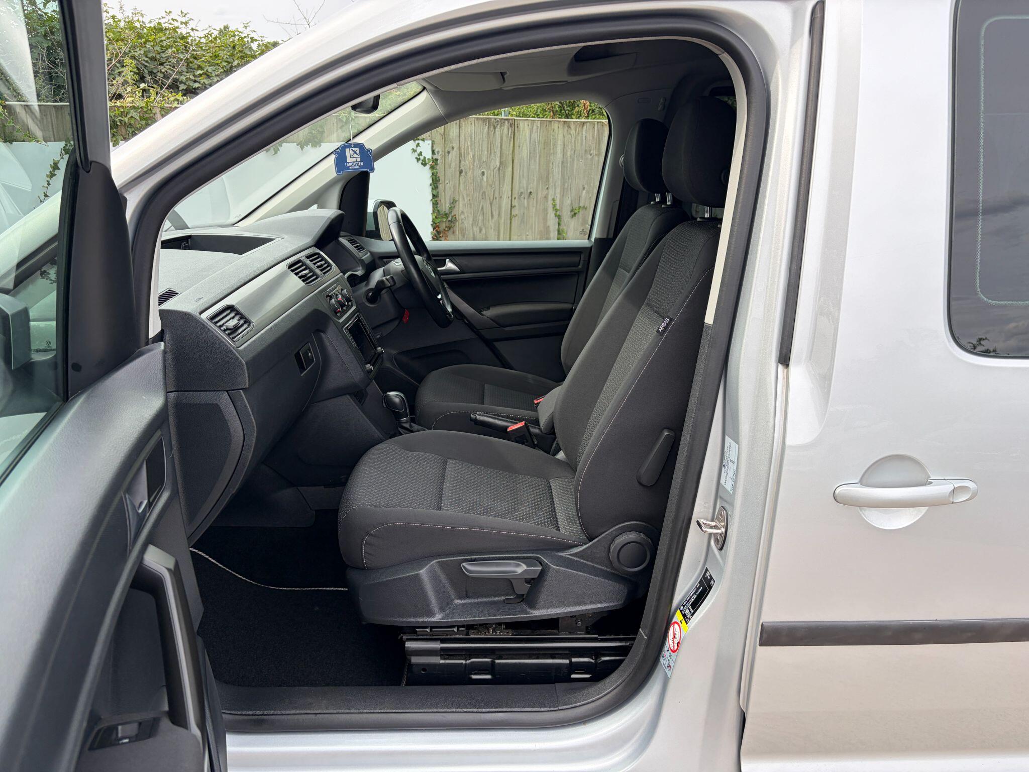 Volkswagen Caddy Maxi Life view 15