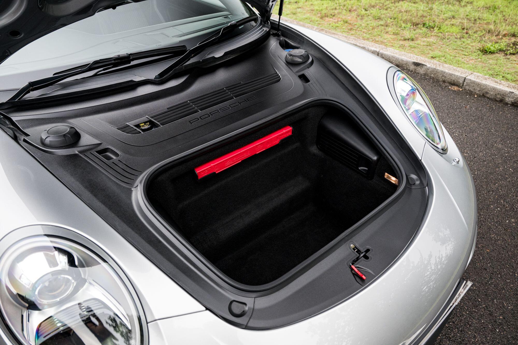 Porsche 911 view 33