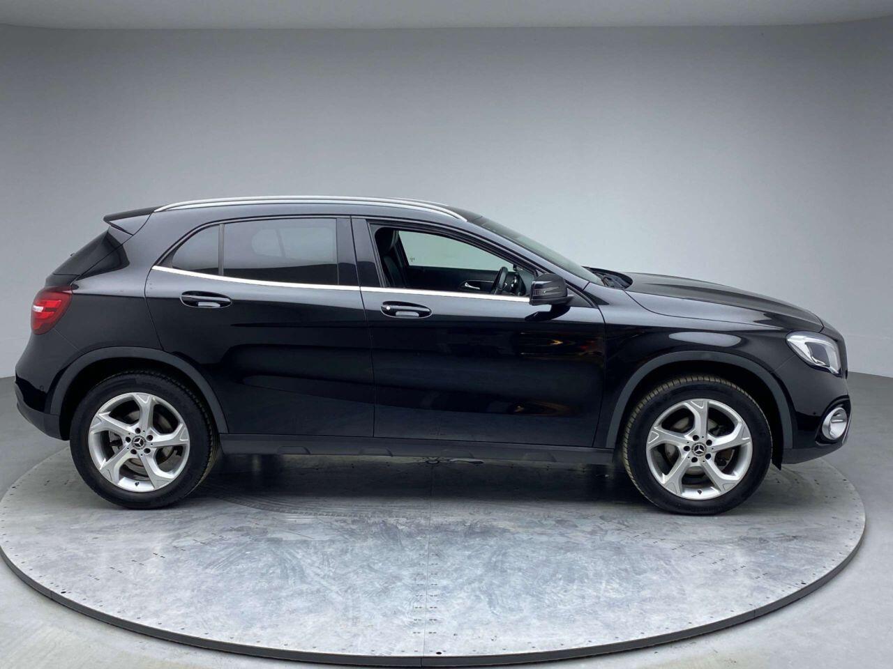 Mercedes-Benz Gla view 3