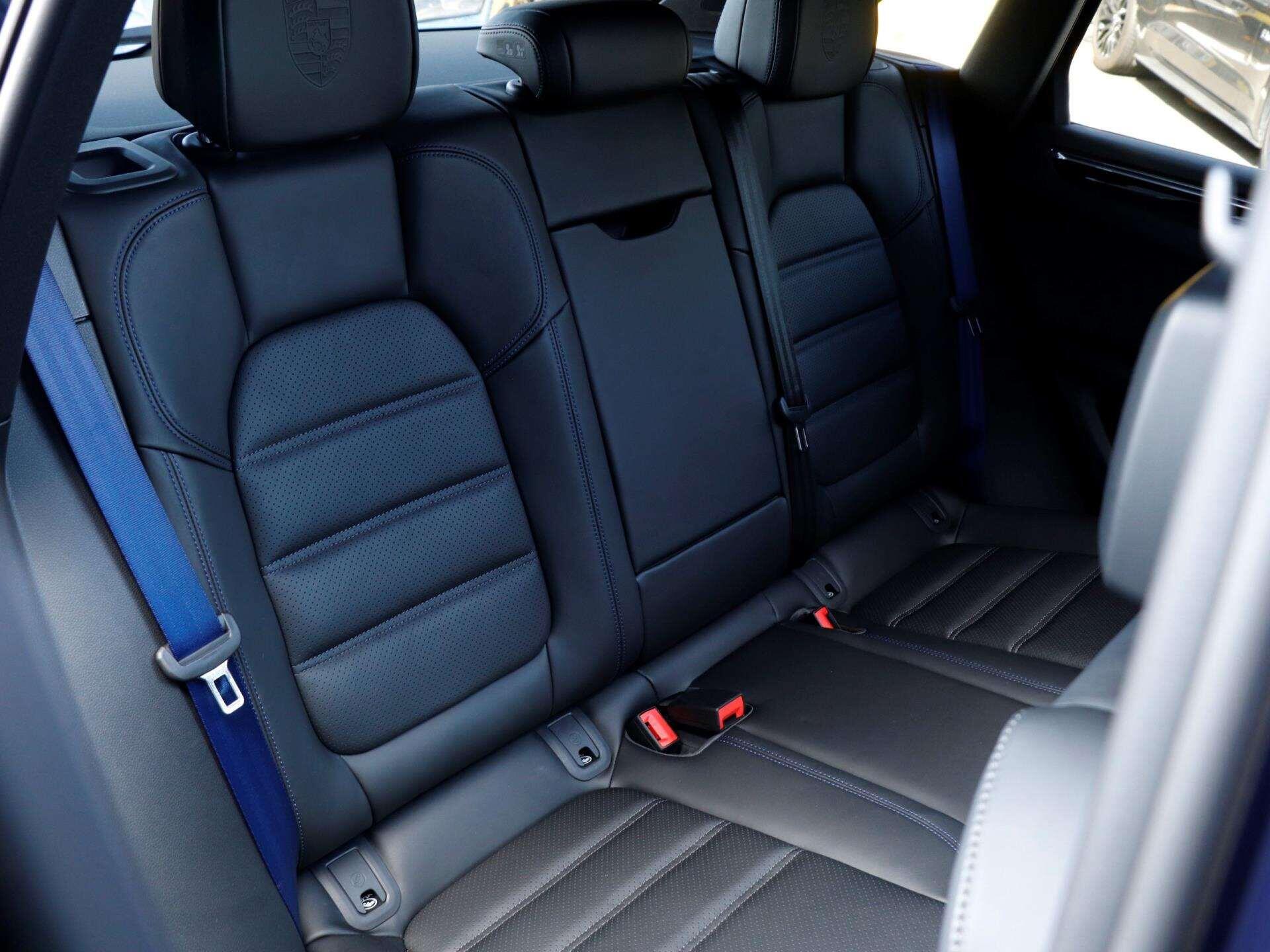 Porsche Macan view 28