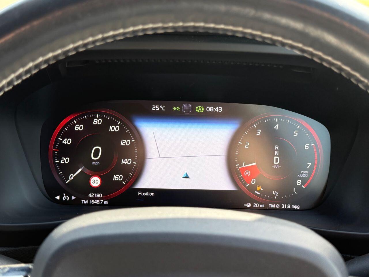 Volvo XC40 view 8