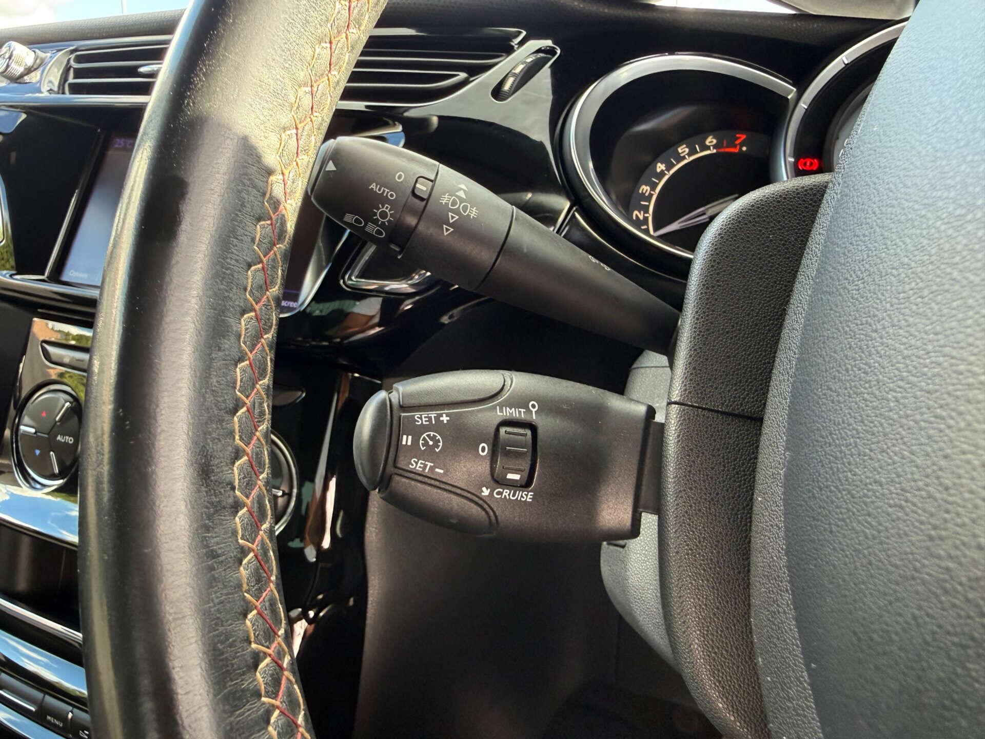 DS Automobiles DS 3 view 54