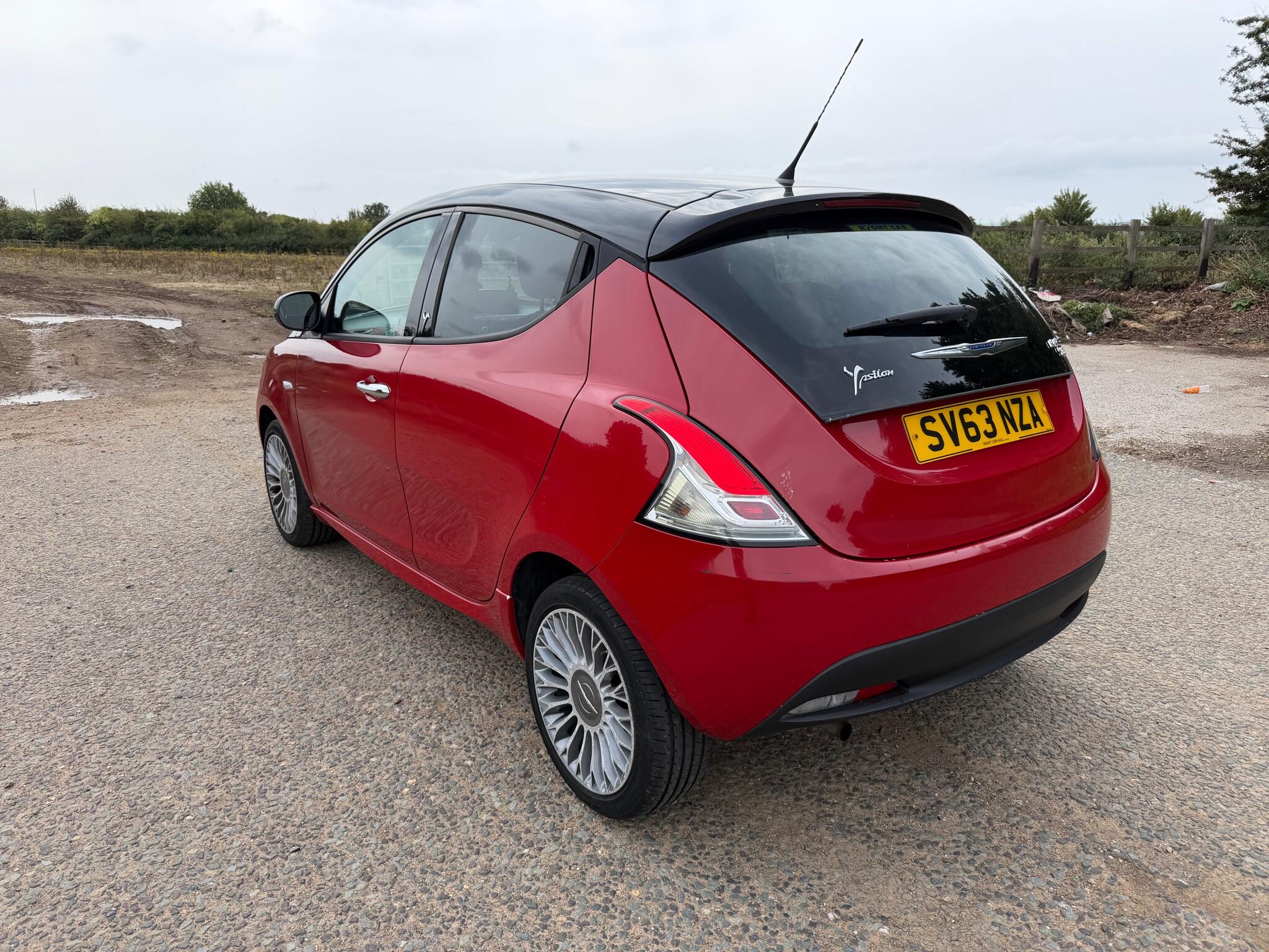 Chrysler Ypsilon view 22