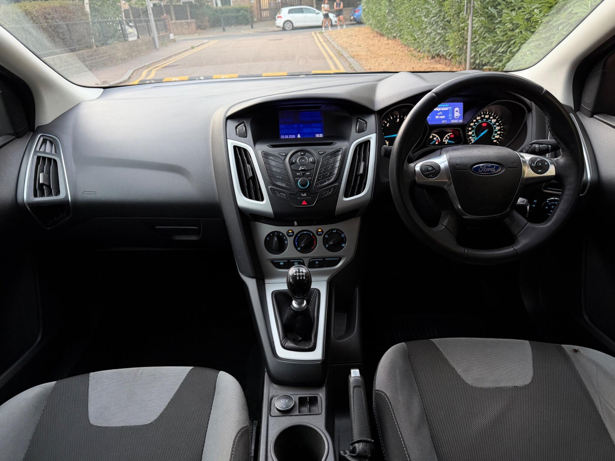 Ford Focus view 13