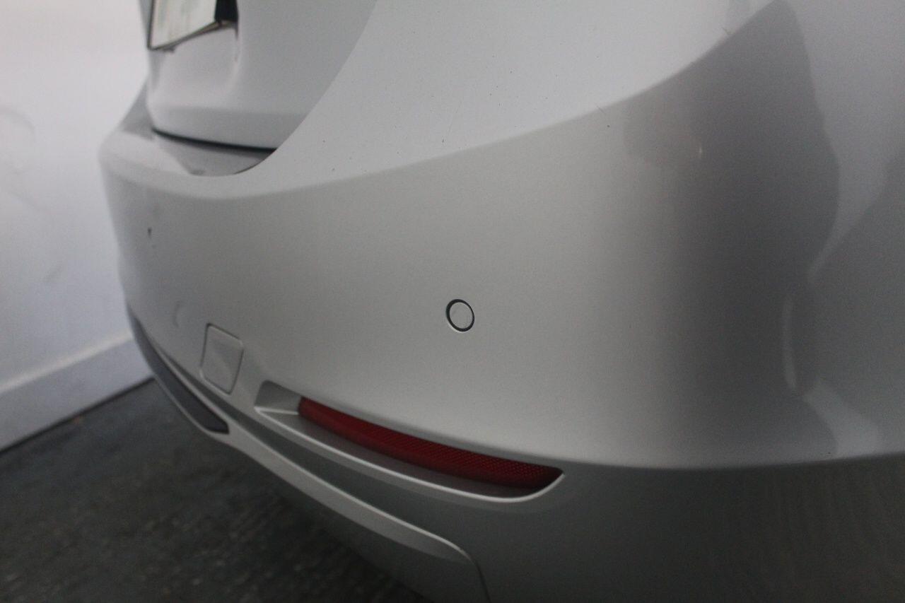 BMW 3 Series view 16