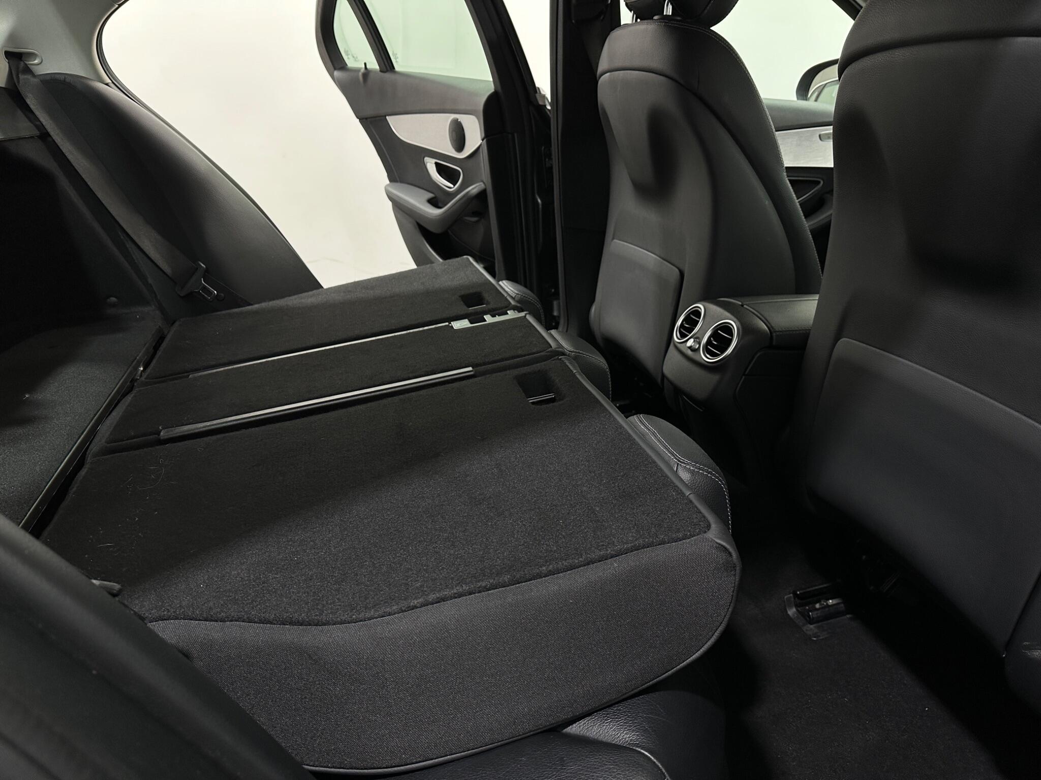 Mercedes-Benz C-Class view 47