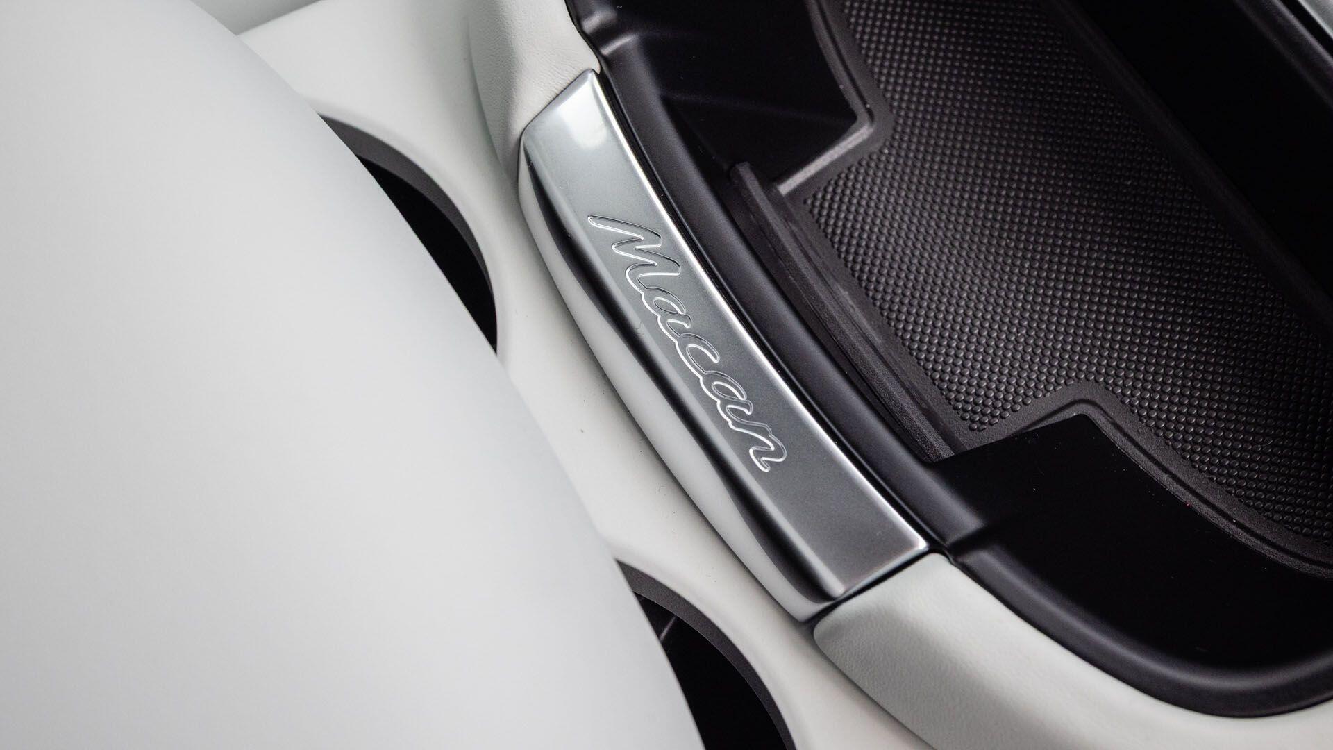 Porsche Macan view 28