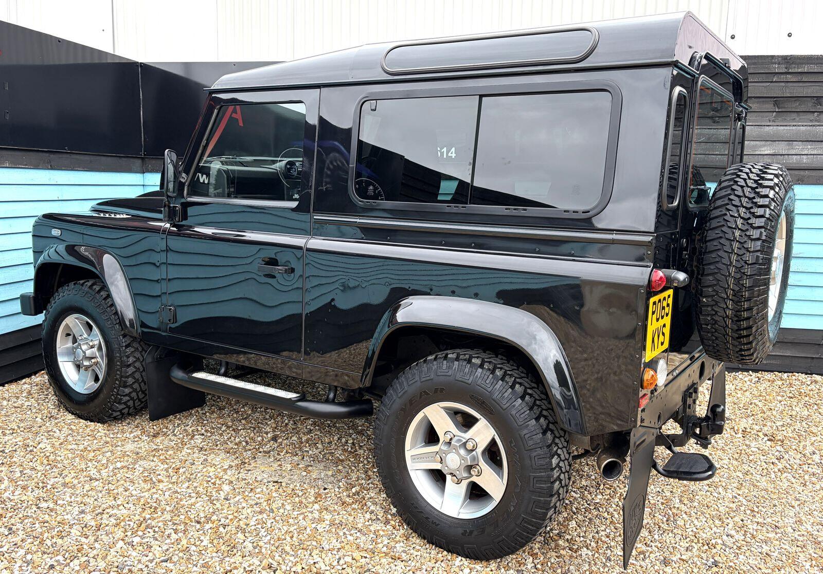 Land Rover Defender view 23