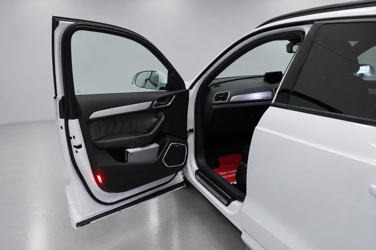Audi Q3 view 28
