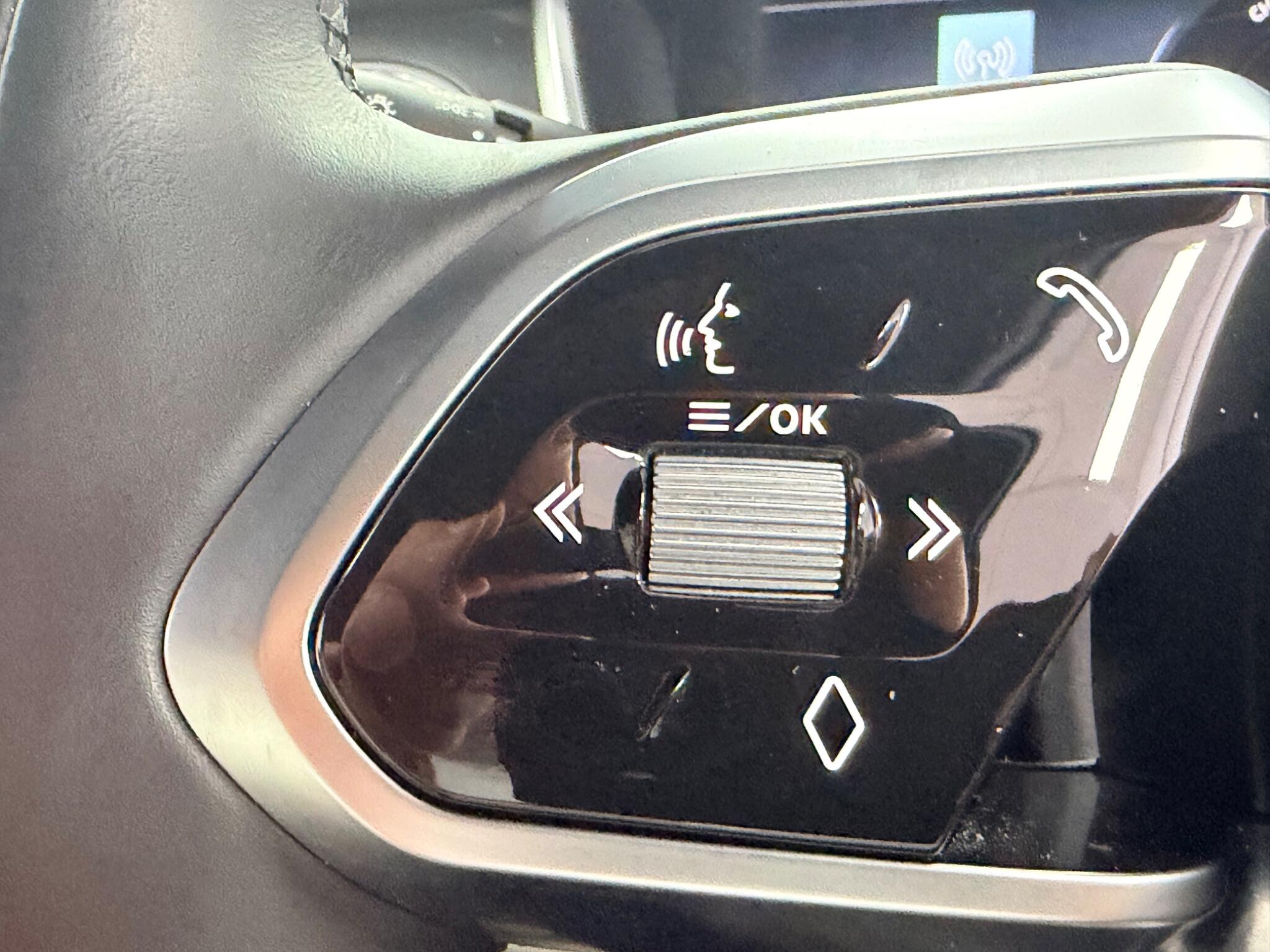 Jaguar I-Pace view 34