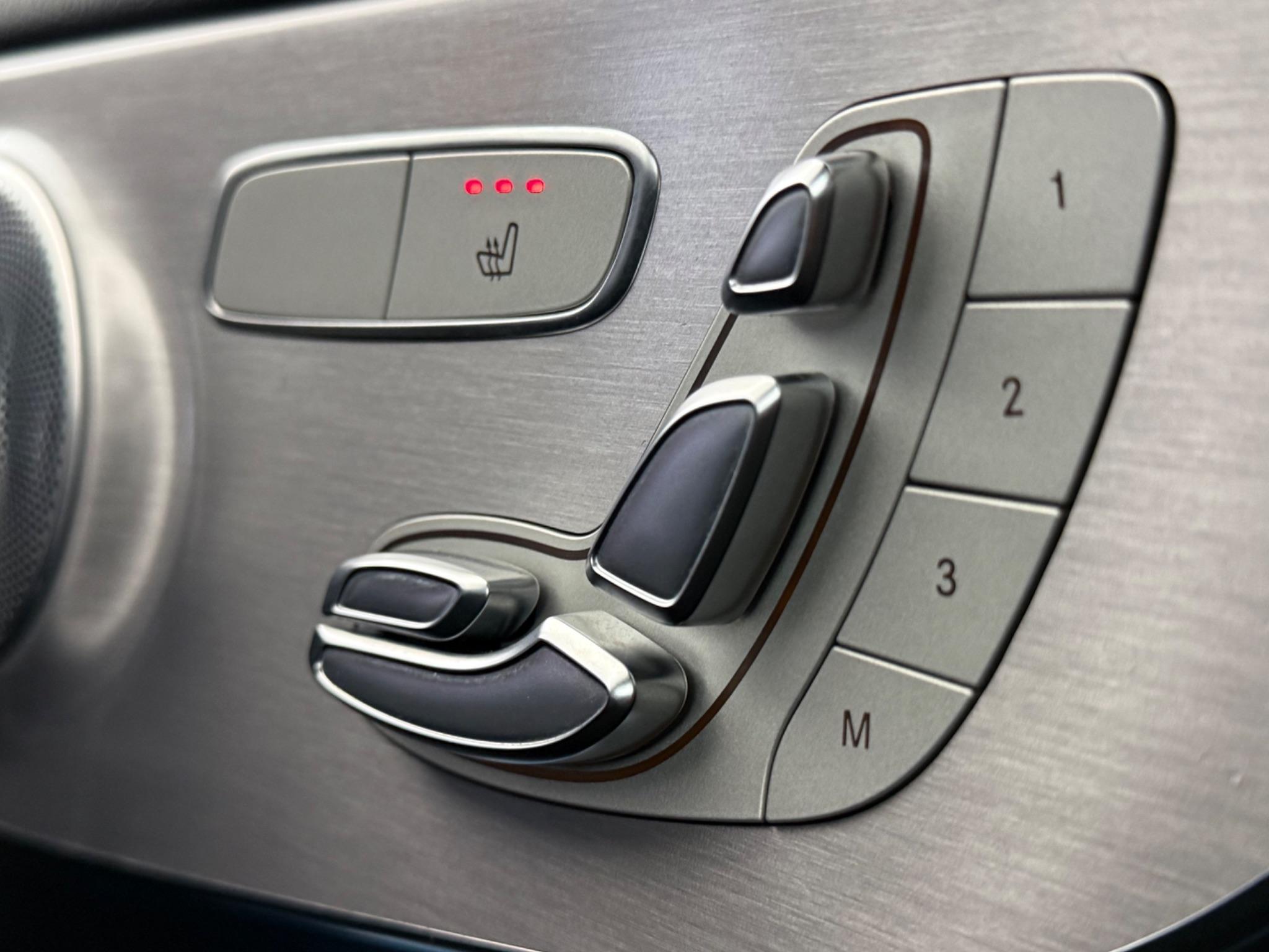 Mercedes-Benz C-Class view 34