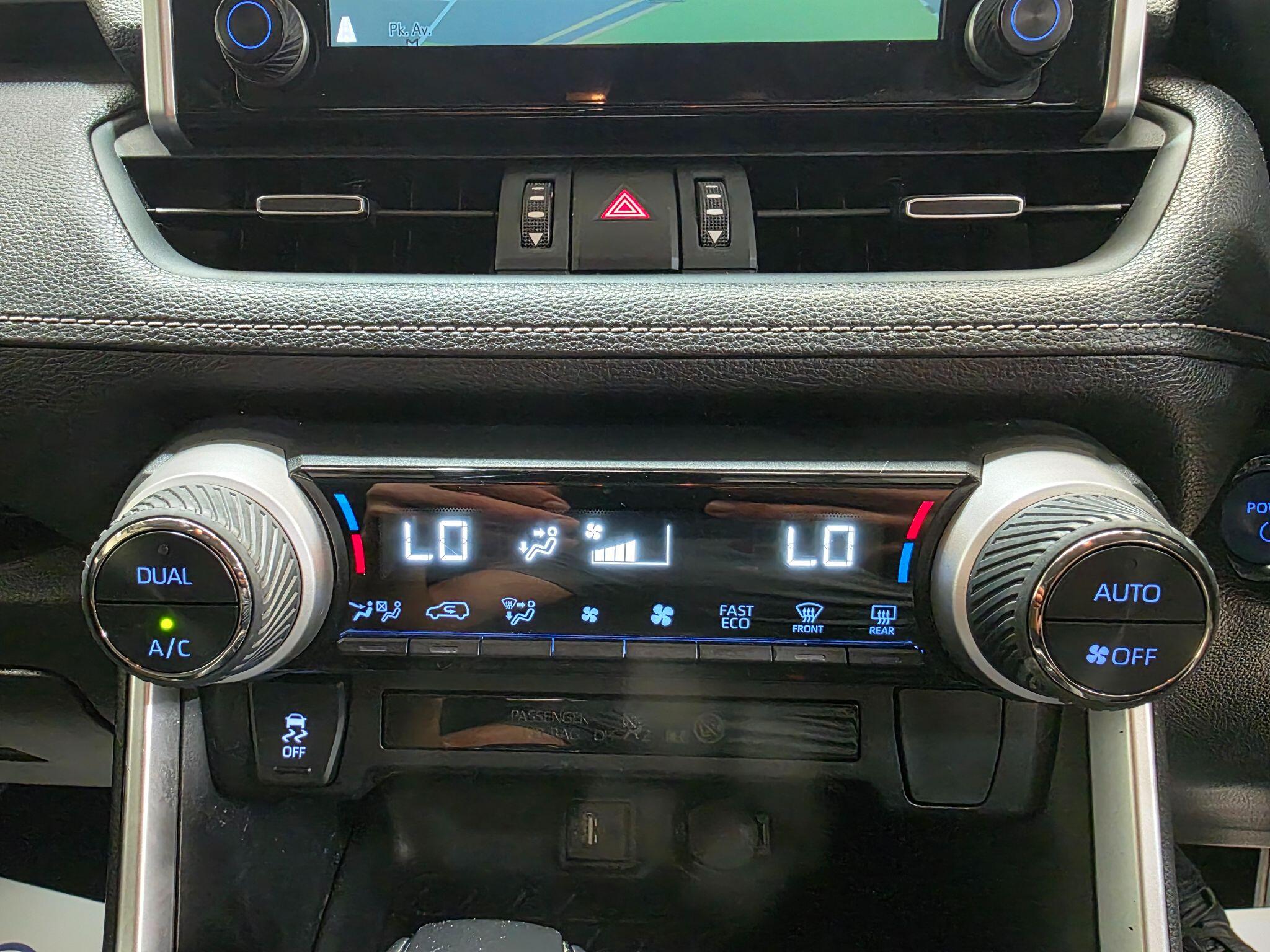 Toyota Rav4 view 8