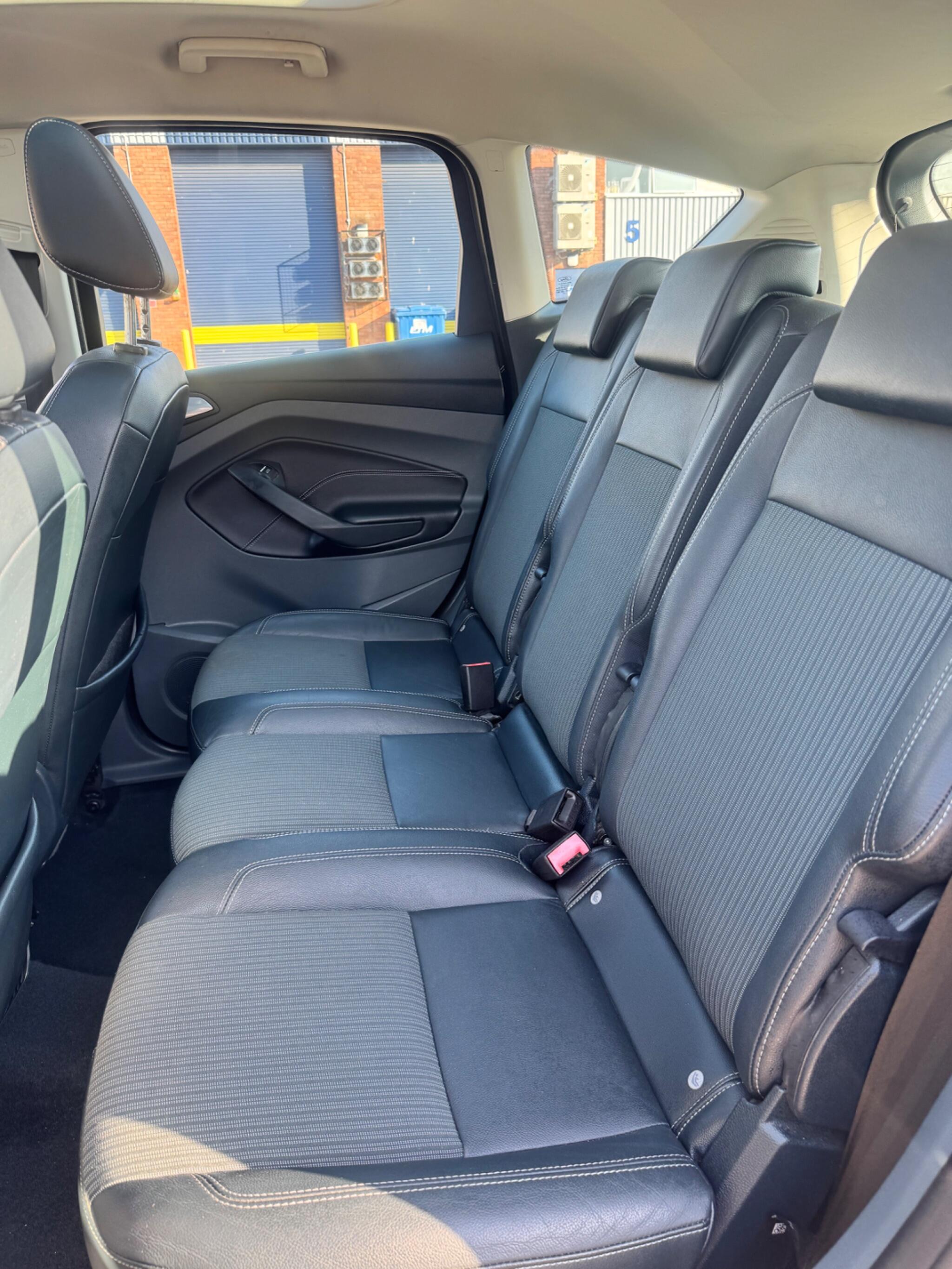 Ford C-Max view 27