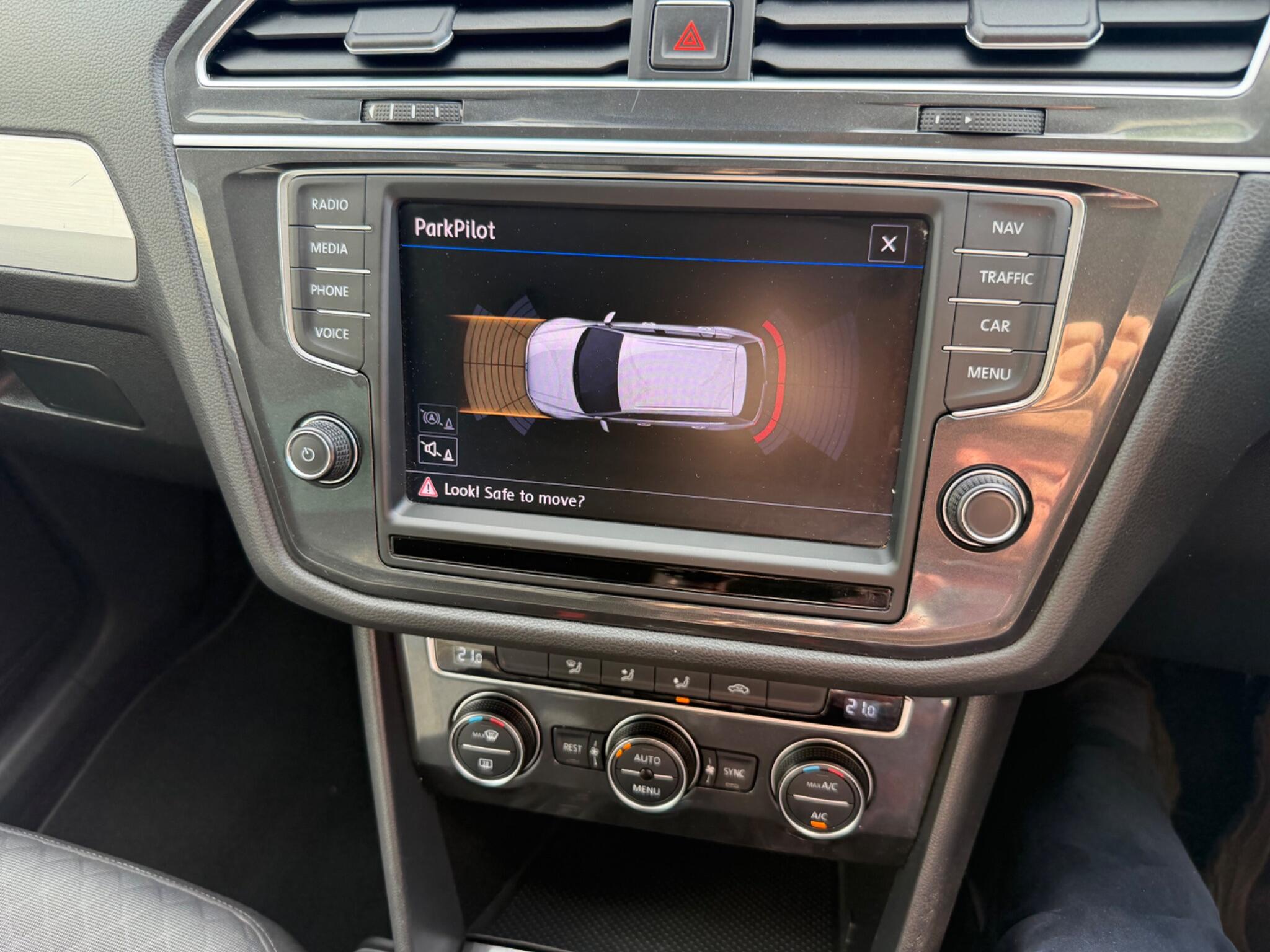 Volkswagen Tiguan view 3