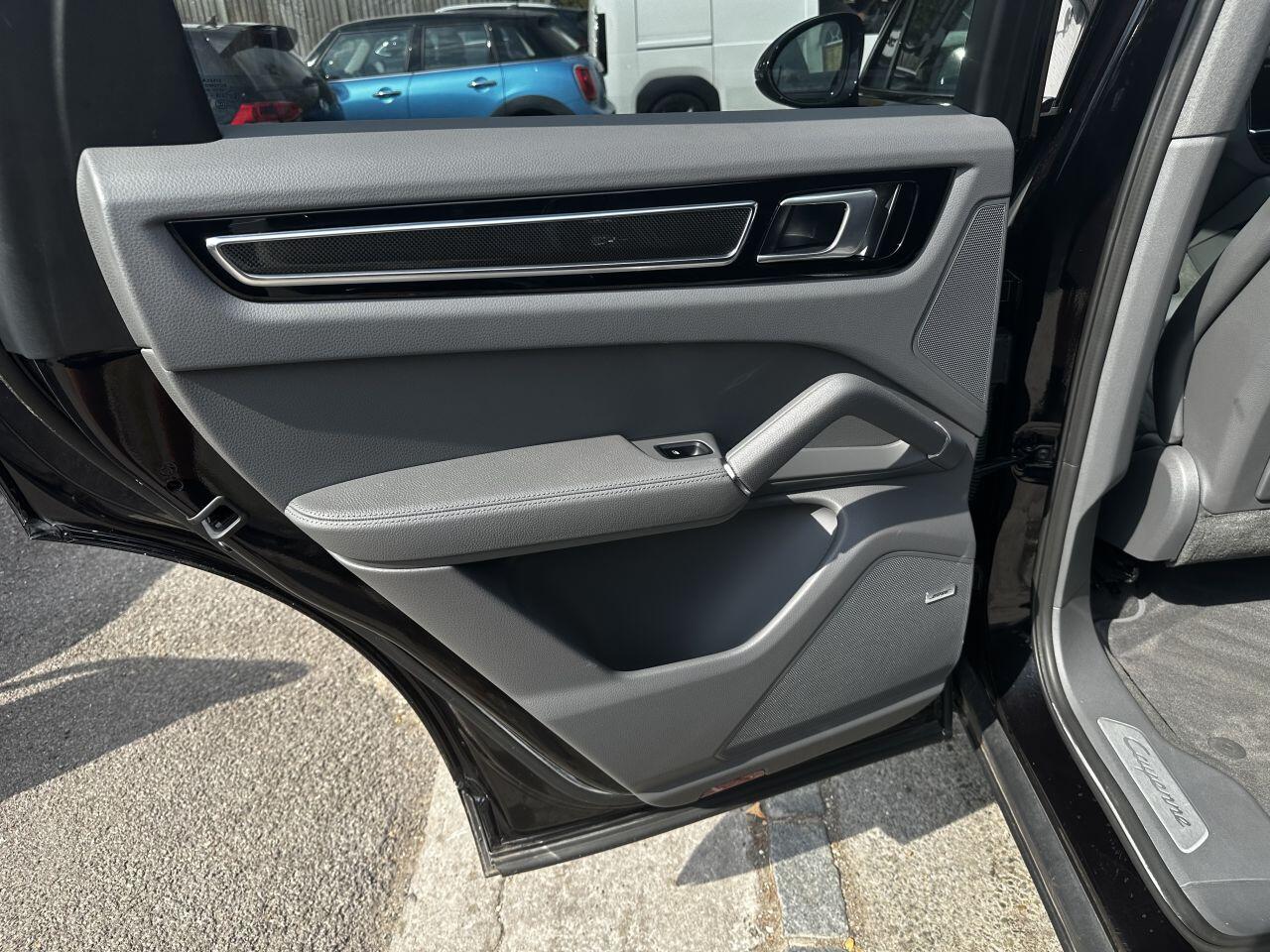 Porsche Cayenne view 30