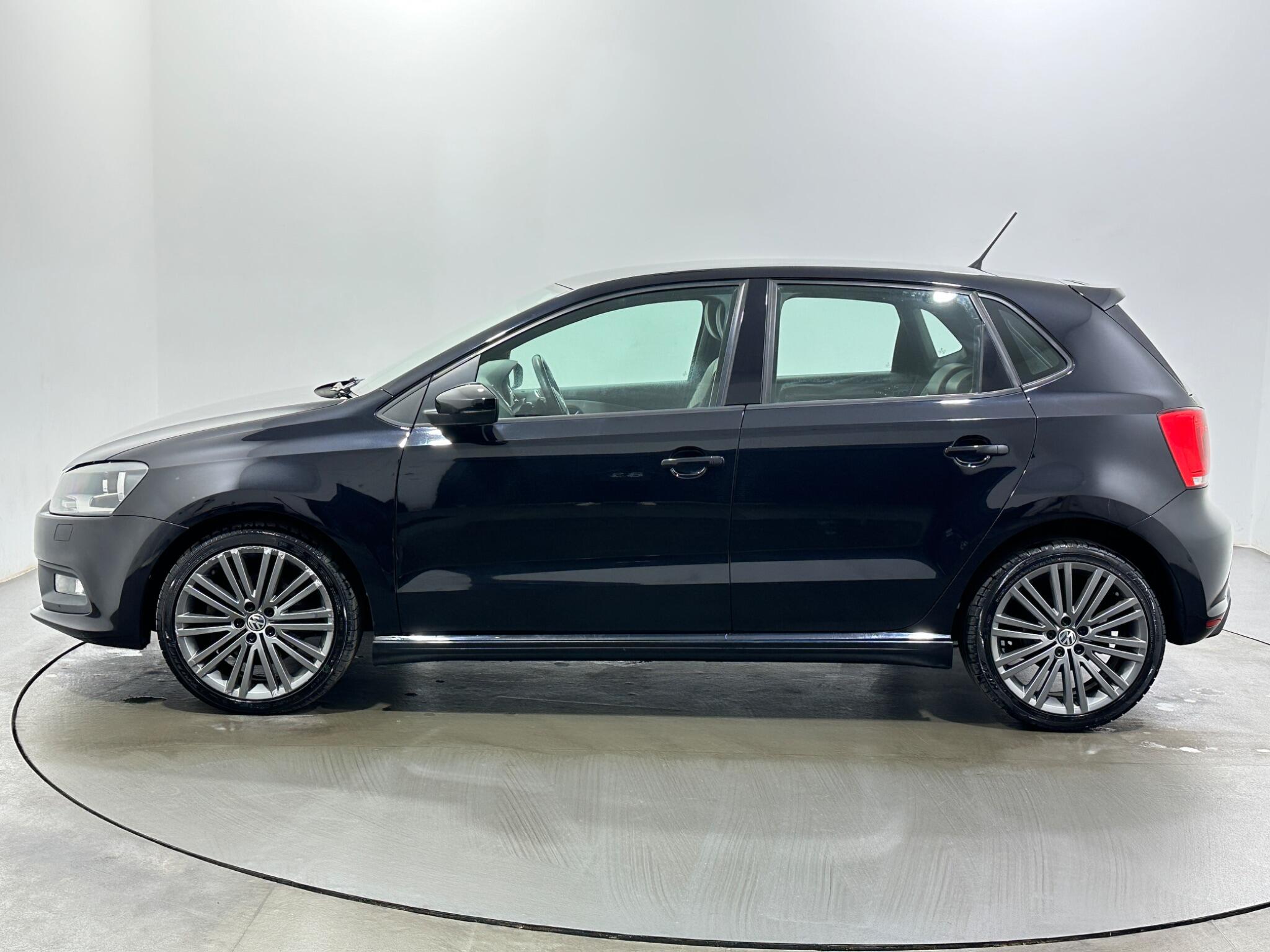 Volkswagen Polo view 5