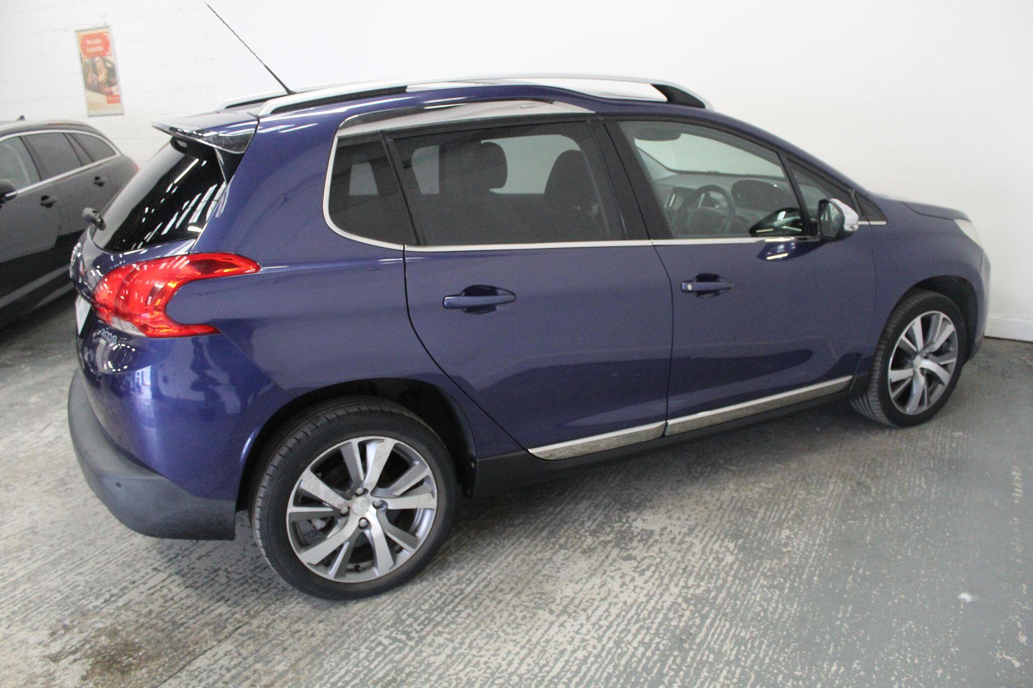 Peugeot 2008 view 11