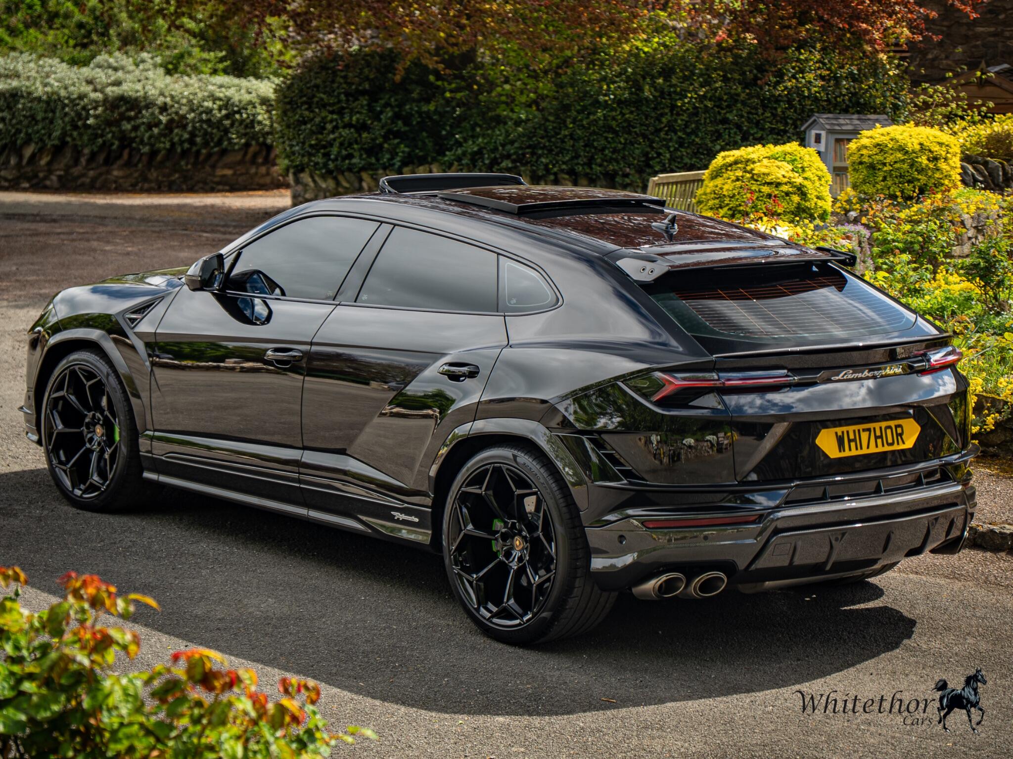 Lamborghini Urus view 4