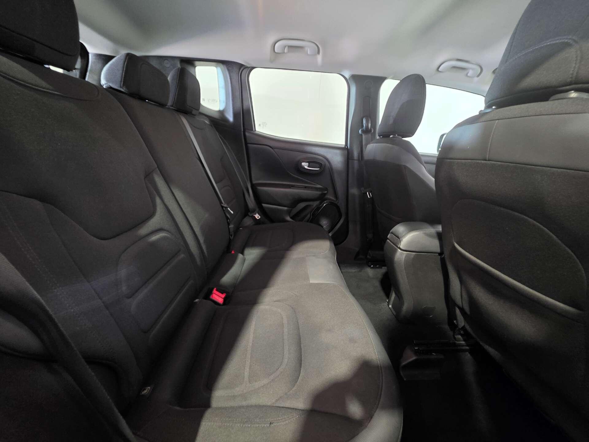 Jeep Renegade view 36