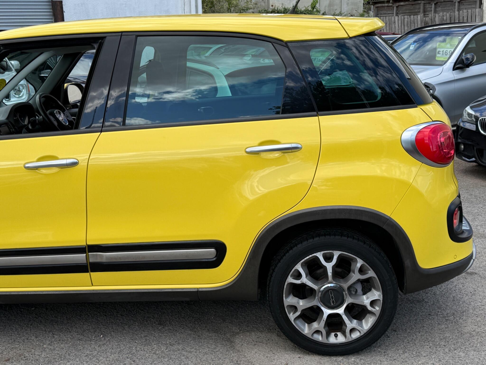 Fiat 500L - Image 12